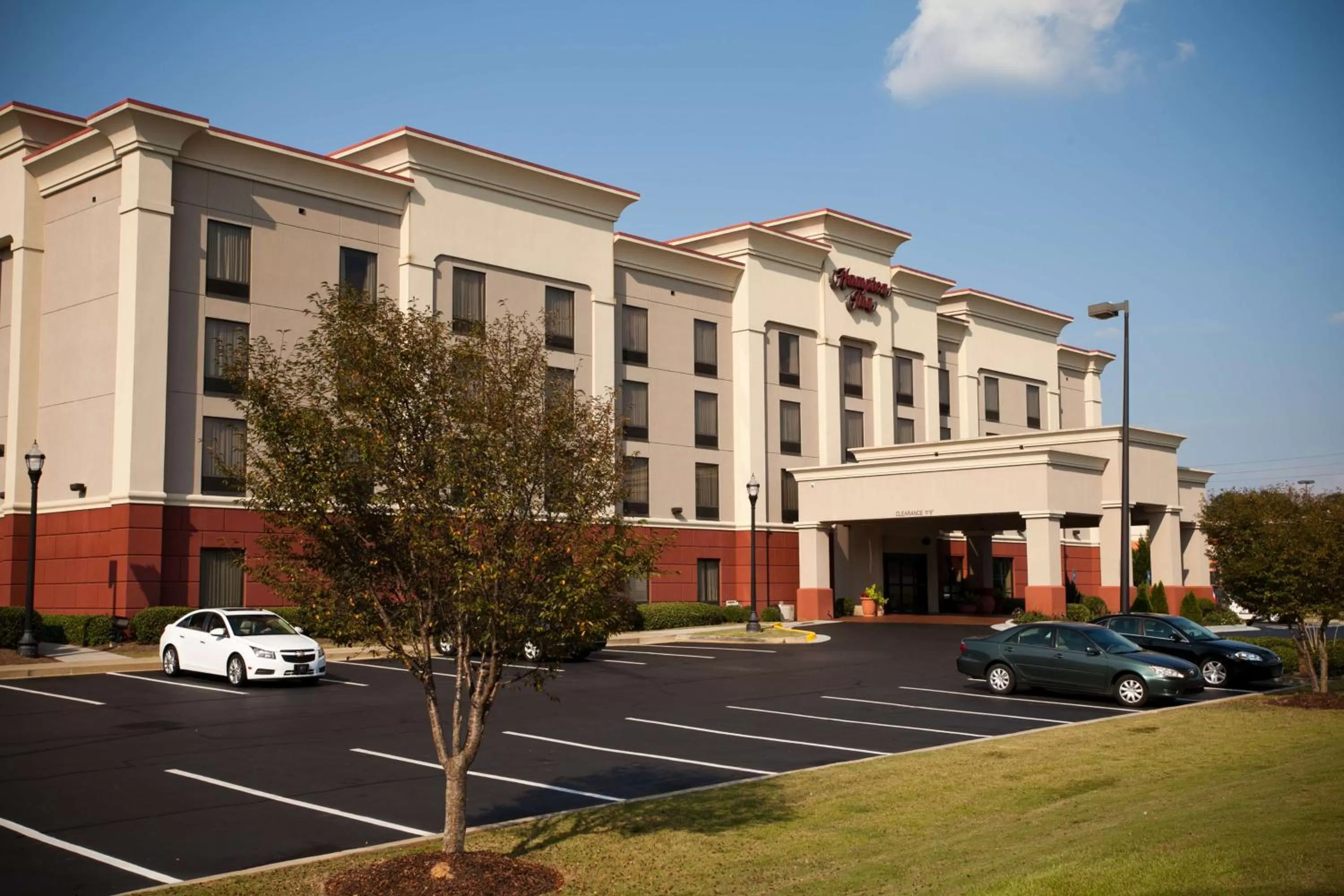 Property building in Hampton Inn Carrollton