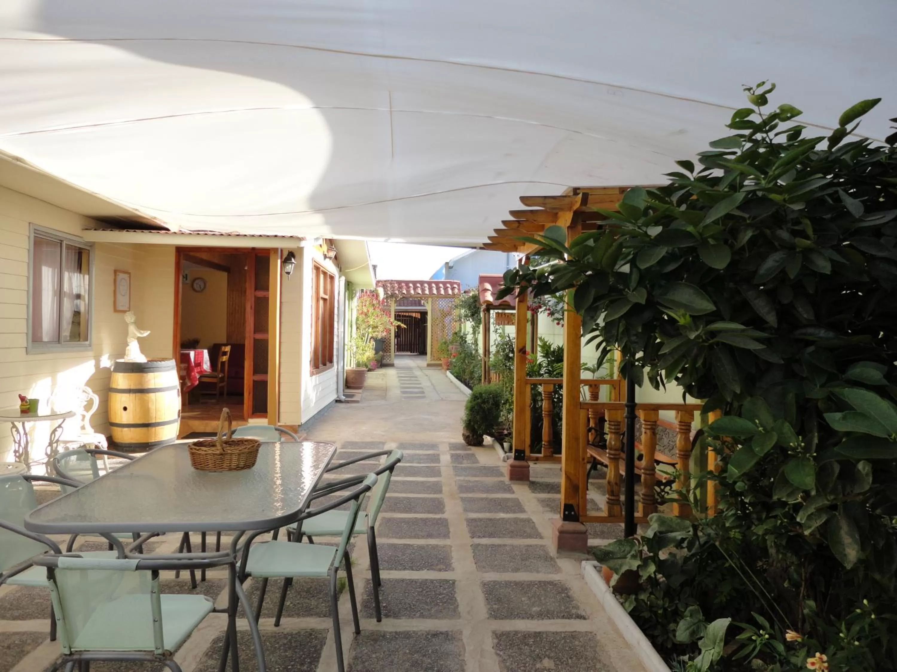 Restaurant/places to eat in Hostal Miramar