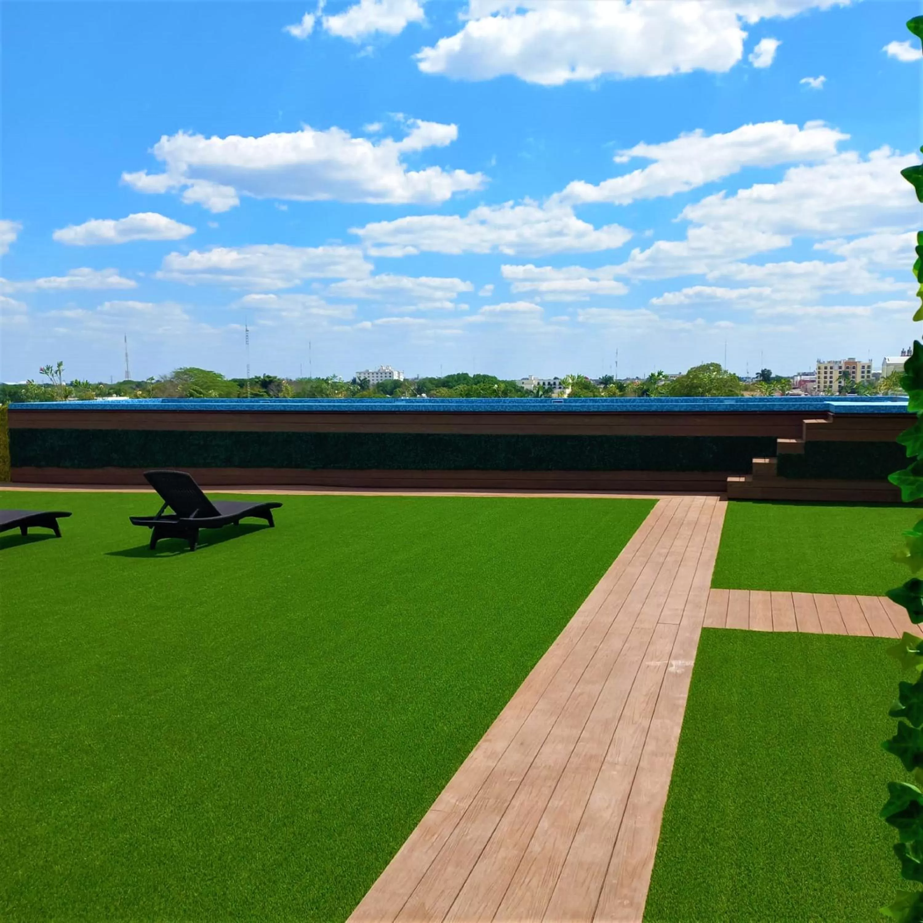 Swimming pool in Hotel Kavia Premium - Paseo Montejo