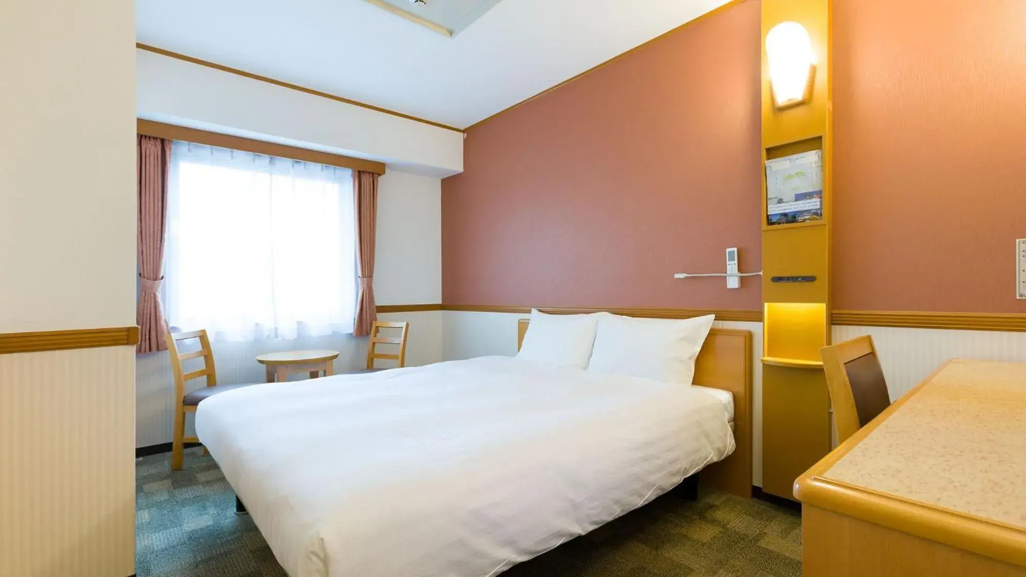 Queen Room - single occupancy - Smoking in Toyoko Inn Osaka Umeda Higashi Queen Room - single occupancy - Smoking in Toyoko Inn Osaka Umeda Higashi