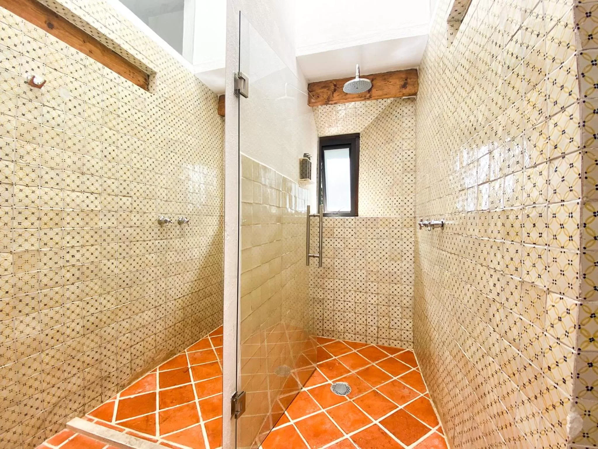 Bathroom in Molino de los Reyes