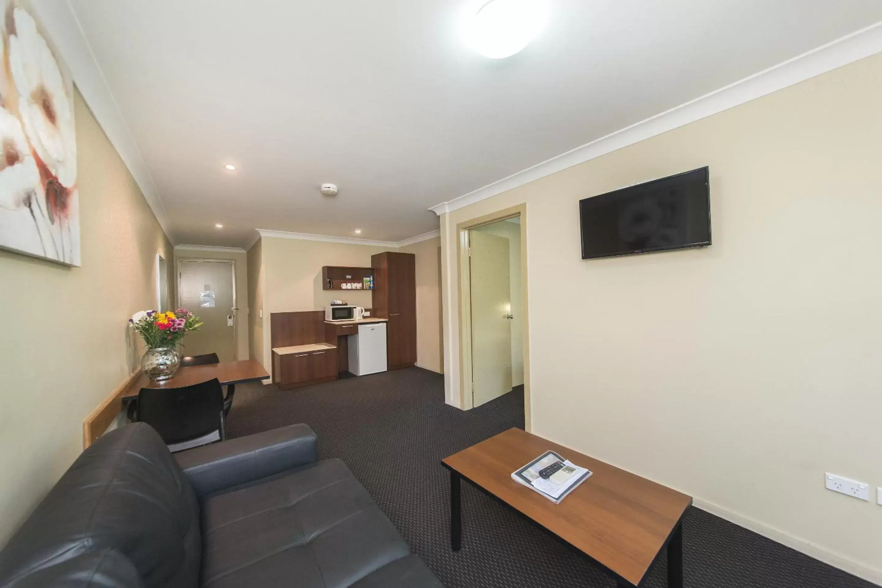 King Suite in Rocky Resort Motor Inn King Suite in Rocky Resort Motor Inn