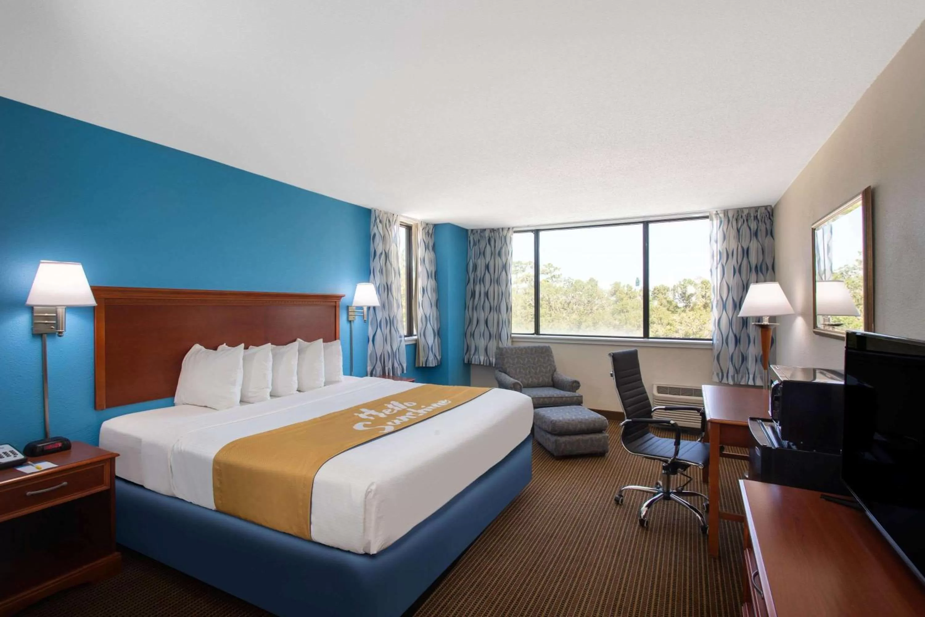 Photo of the whole room, Bed in Days Inn & Suites by Wyndham Tallahassee Conf Center I-10