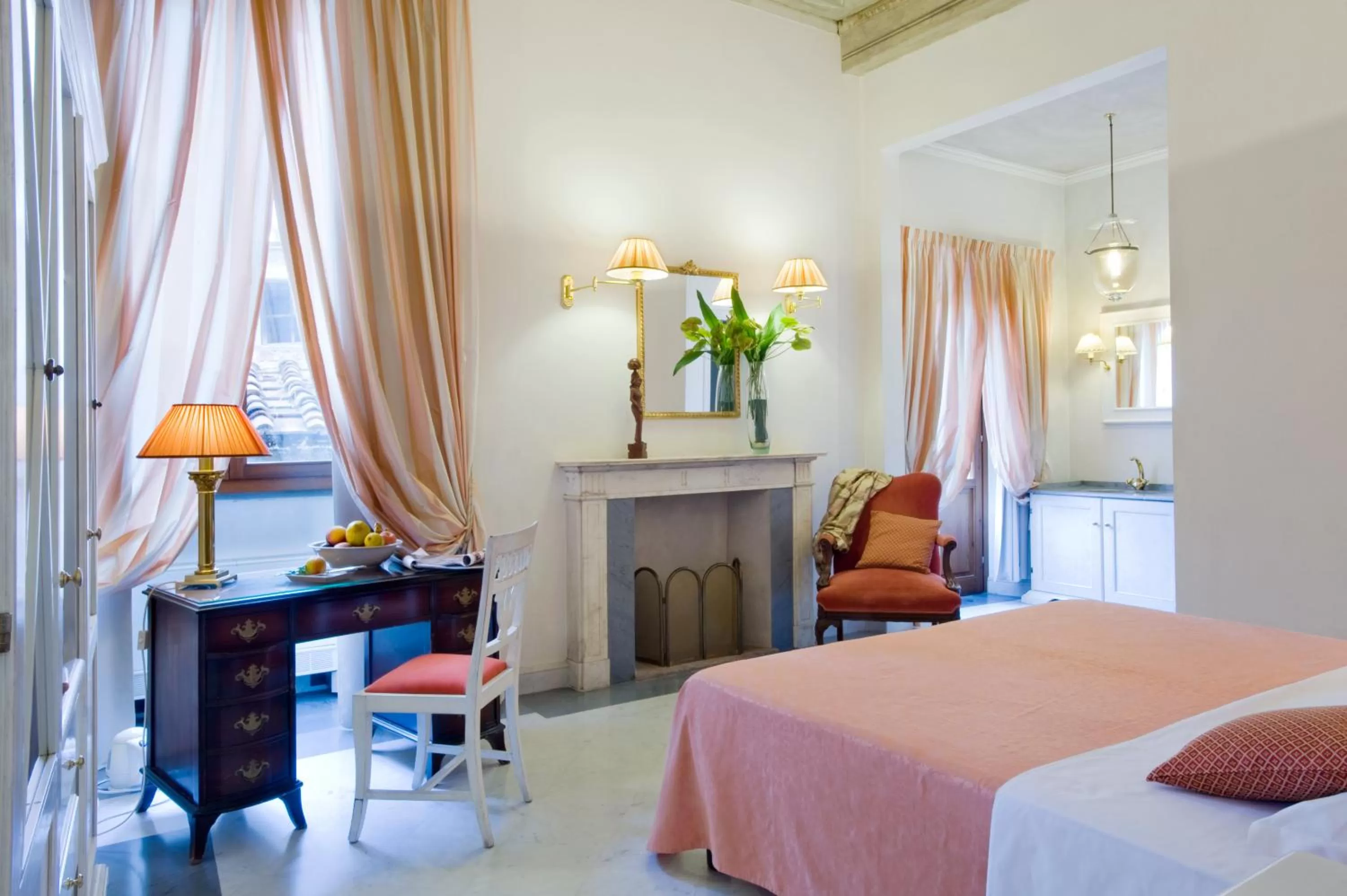 Photo of the whole room, Bed in Alloro B&B