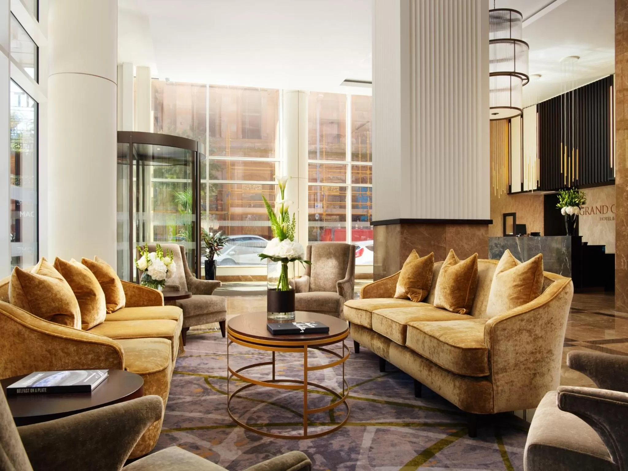 Lounge or bar in Grand Central Hotel Belfast