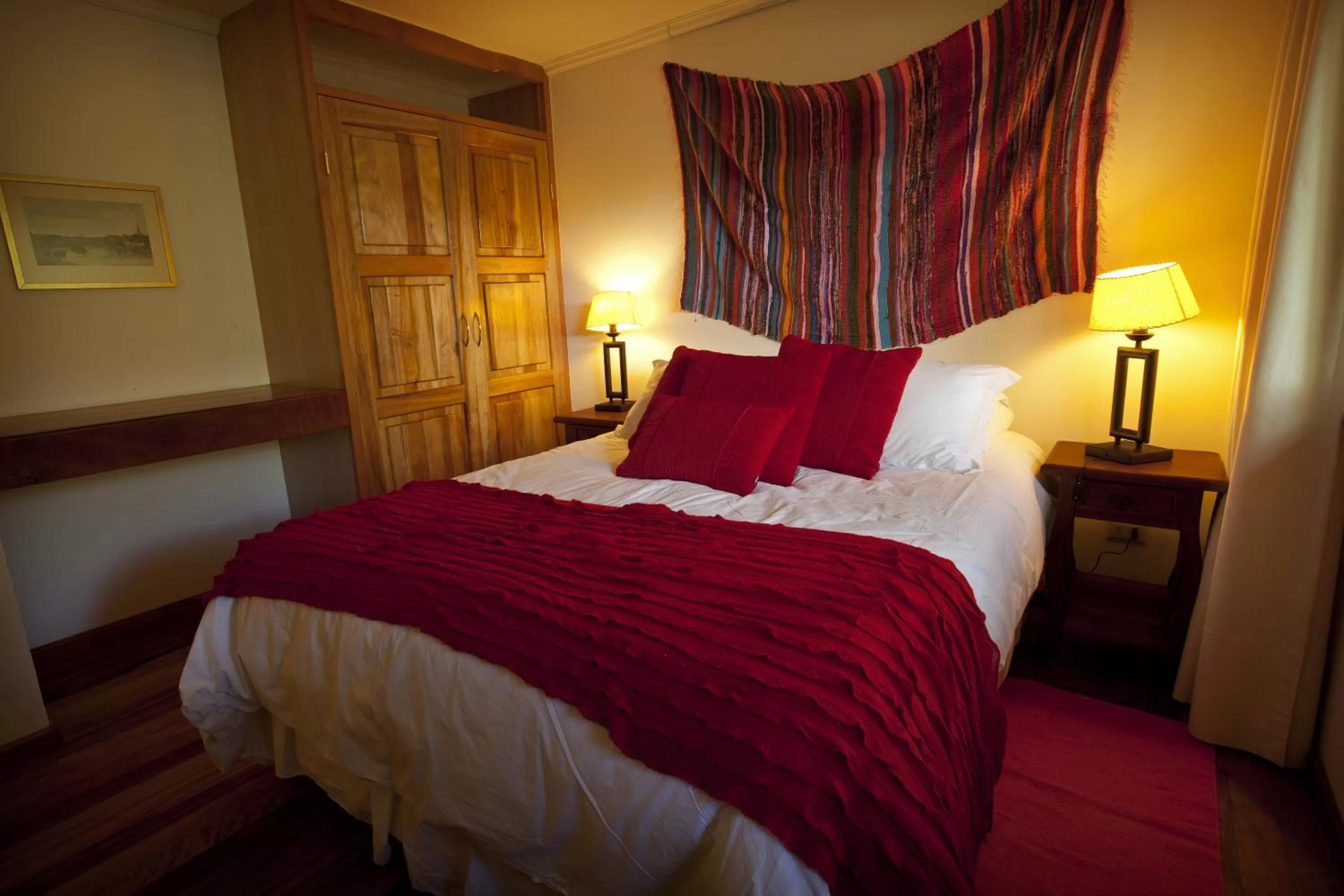 Bedroom, Bed in Hotel Posada del Río - Parque Metreñehue