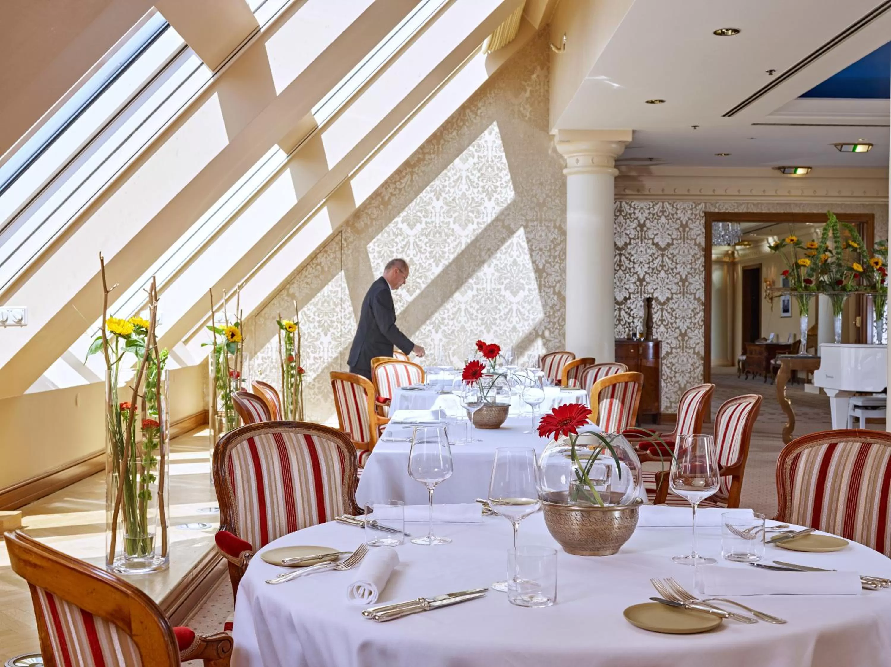 Restaurant/places to eat in Grand Hotel Wien