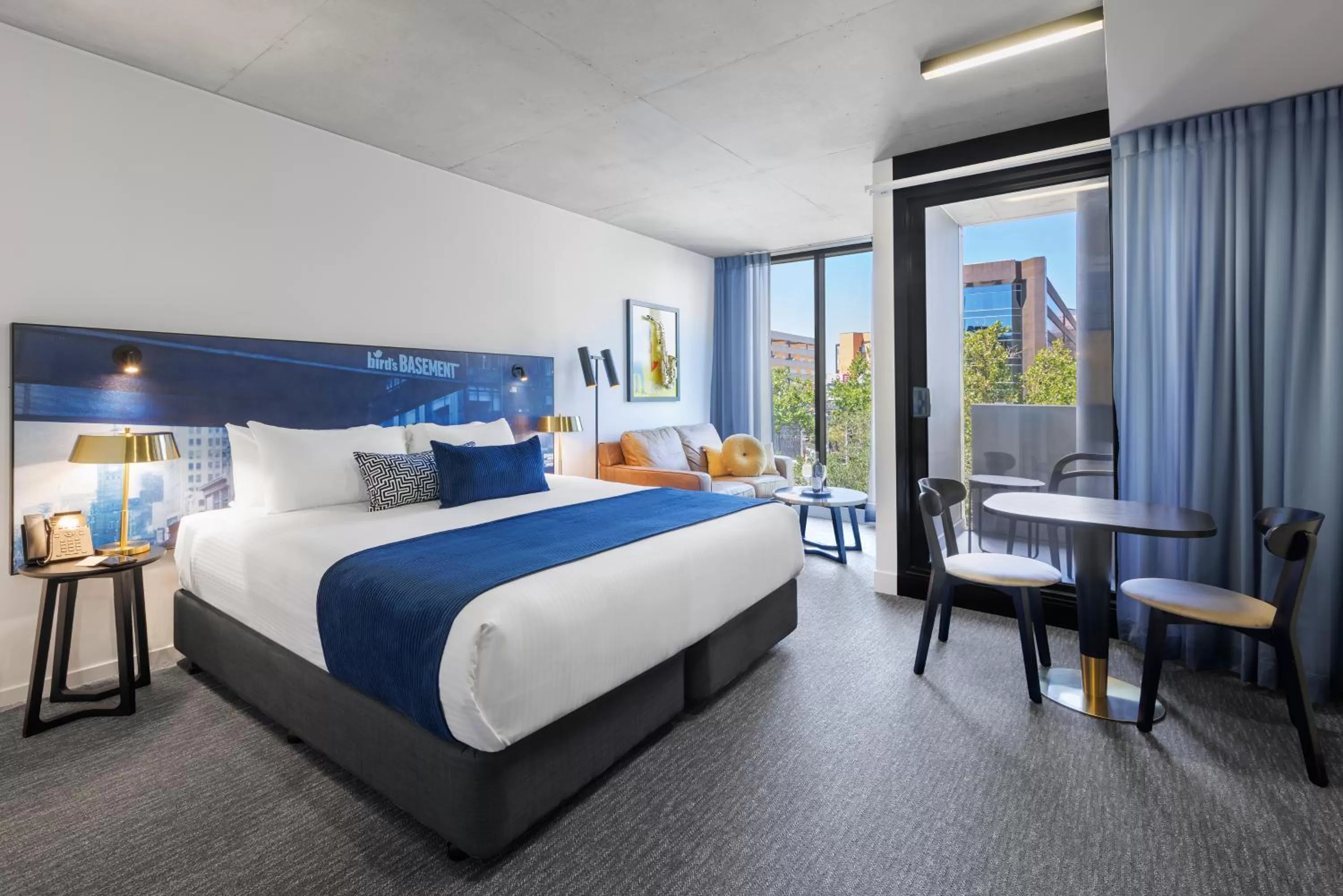 Bed in Mercure Melbourne St Kilda Road