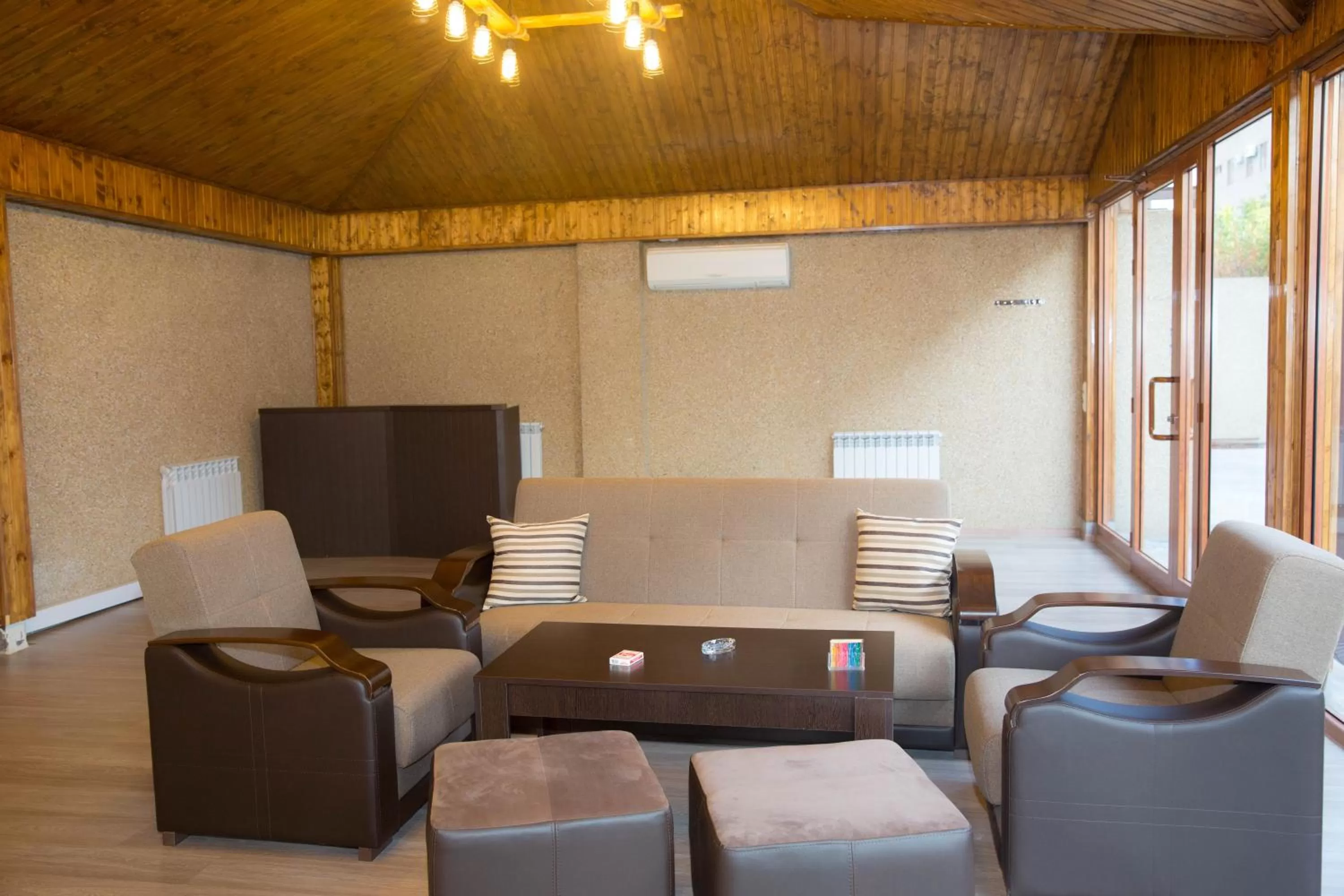 Communal lounge/ TV room, Lounge/Bar in Eridana Hotel