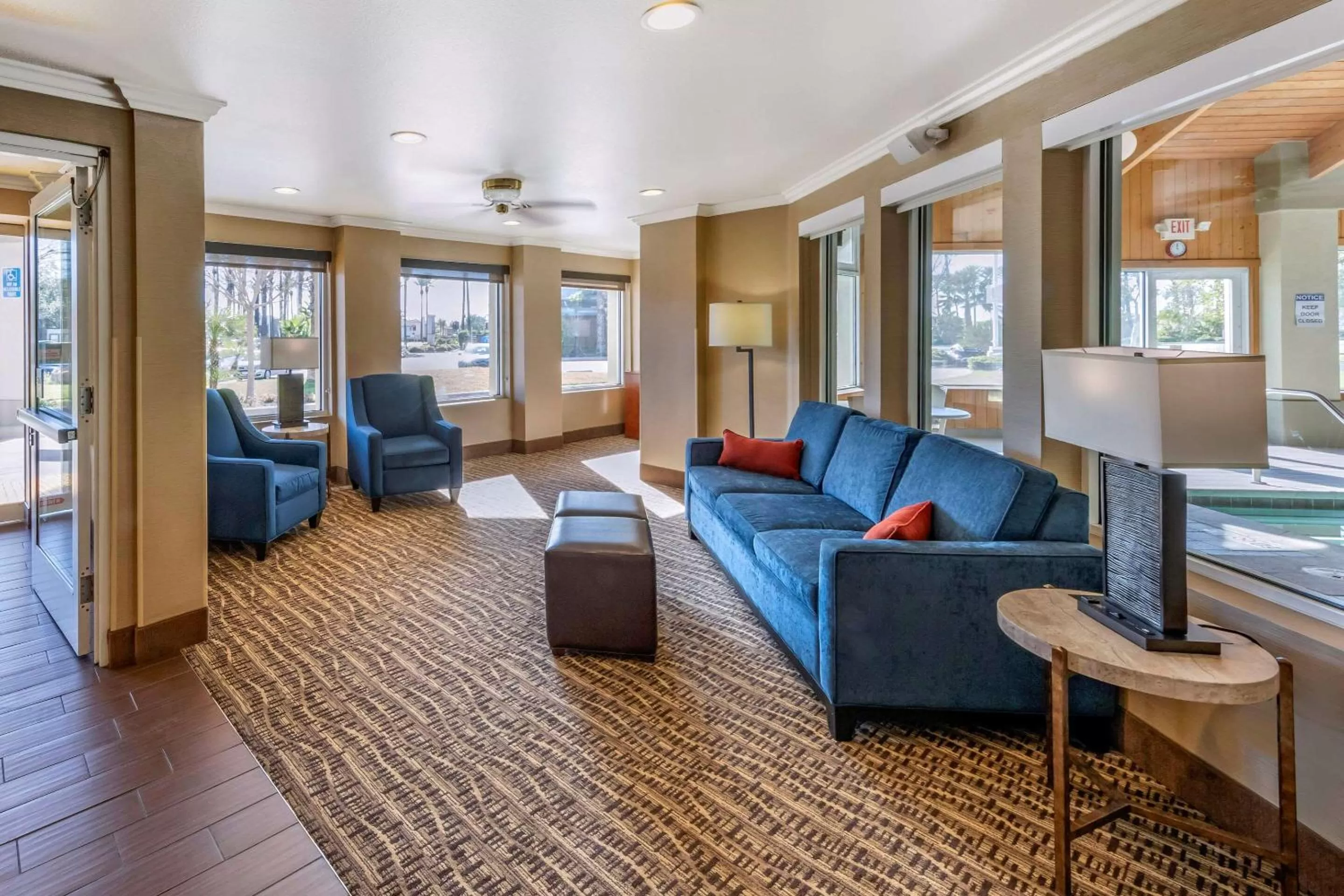 Lobby or reception in Comfort Inn Fontana