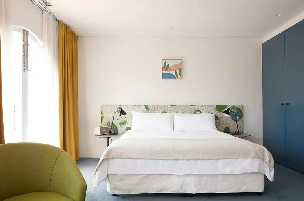 Queen Room with Side View in Hotel Ravesis Queen Room with Side View in Hotel Ravesis