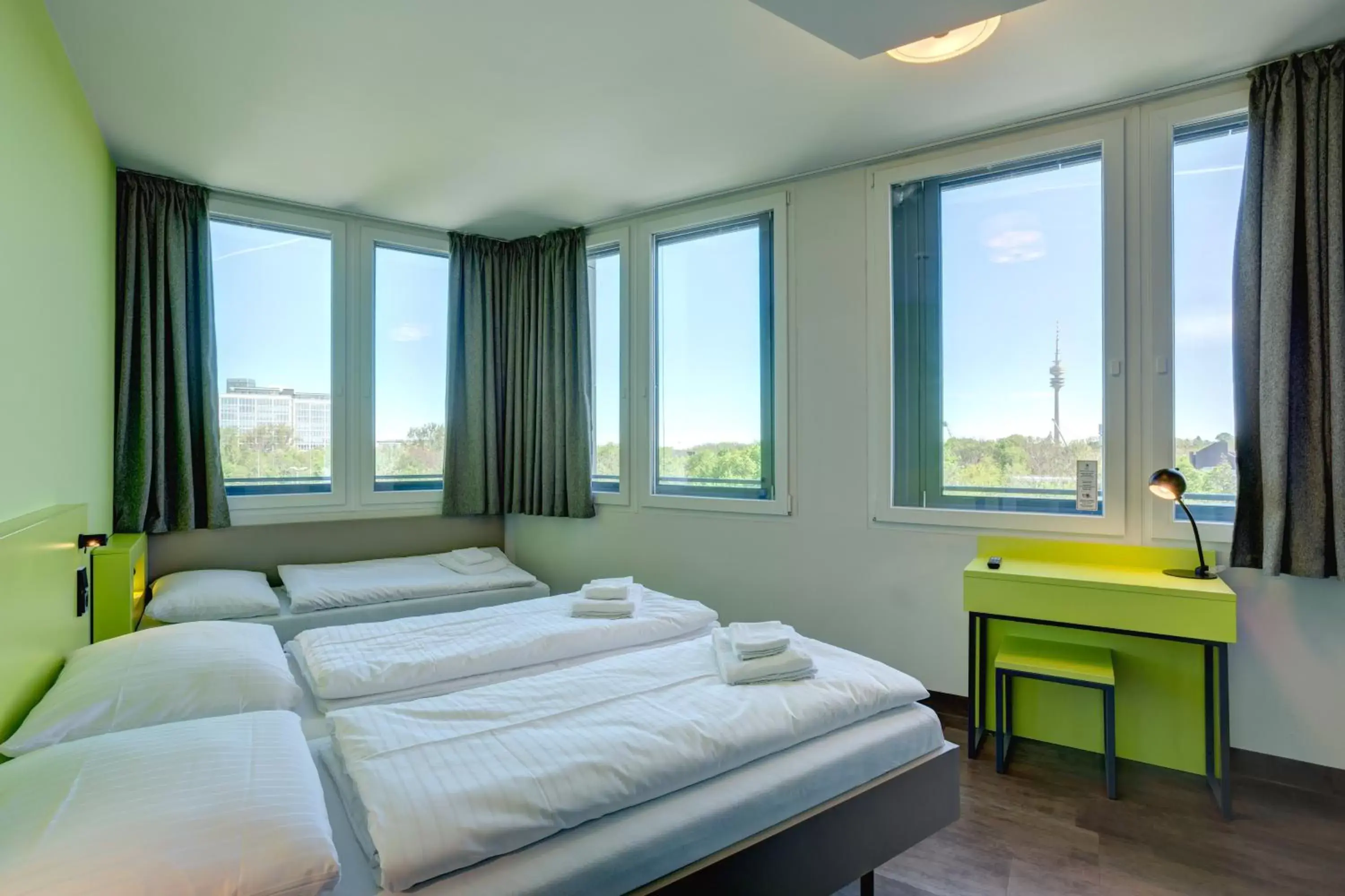 Triple Room in MEININGER Hotel München Olympiapark Triple Room in MEININGER Hotel München Olympiapark