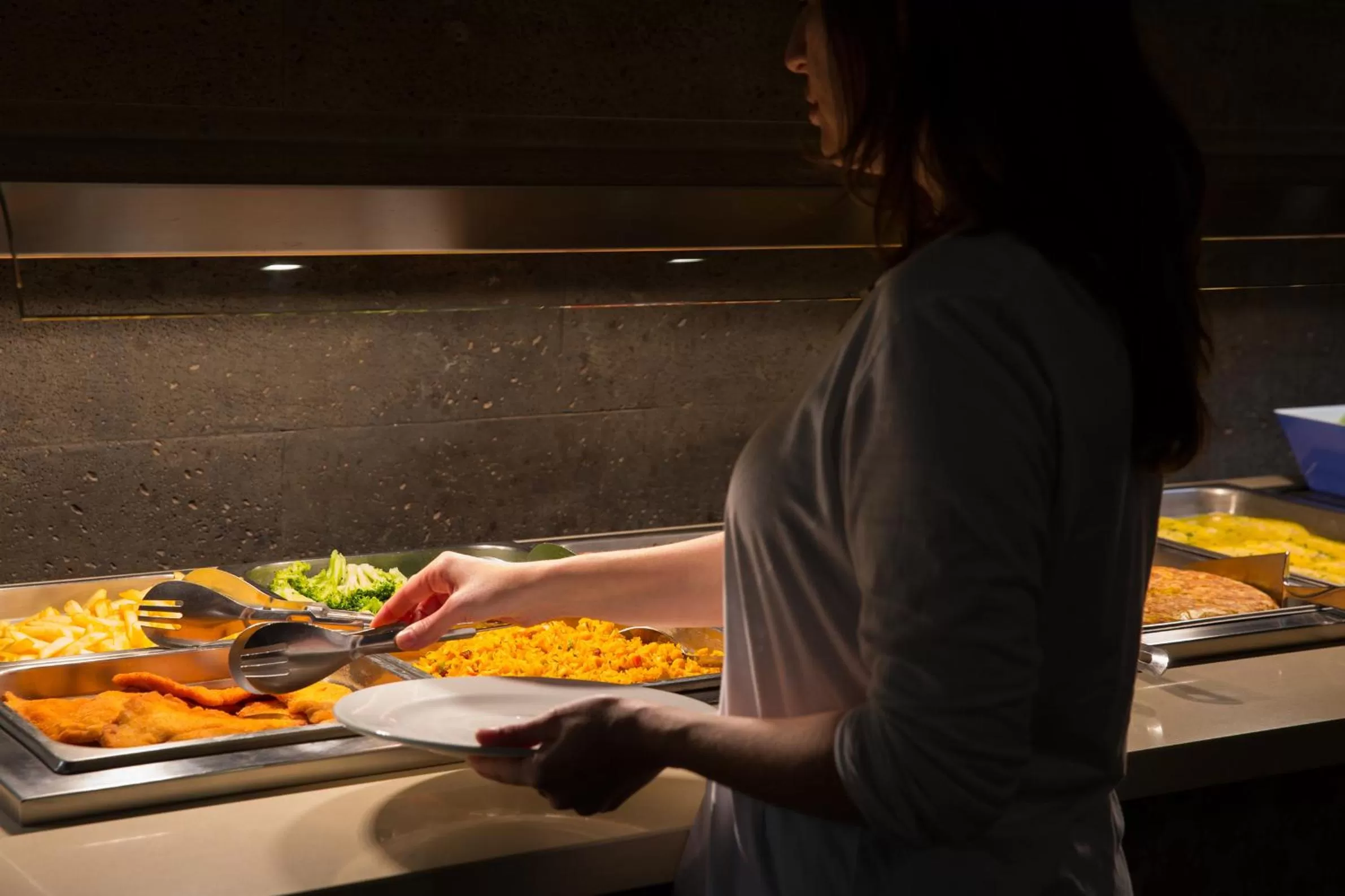 Restaurant/places to eat in Nazaret Apartments