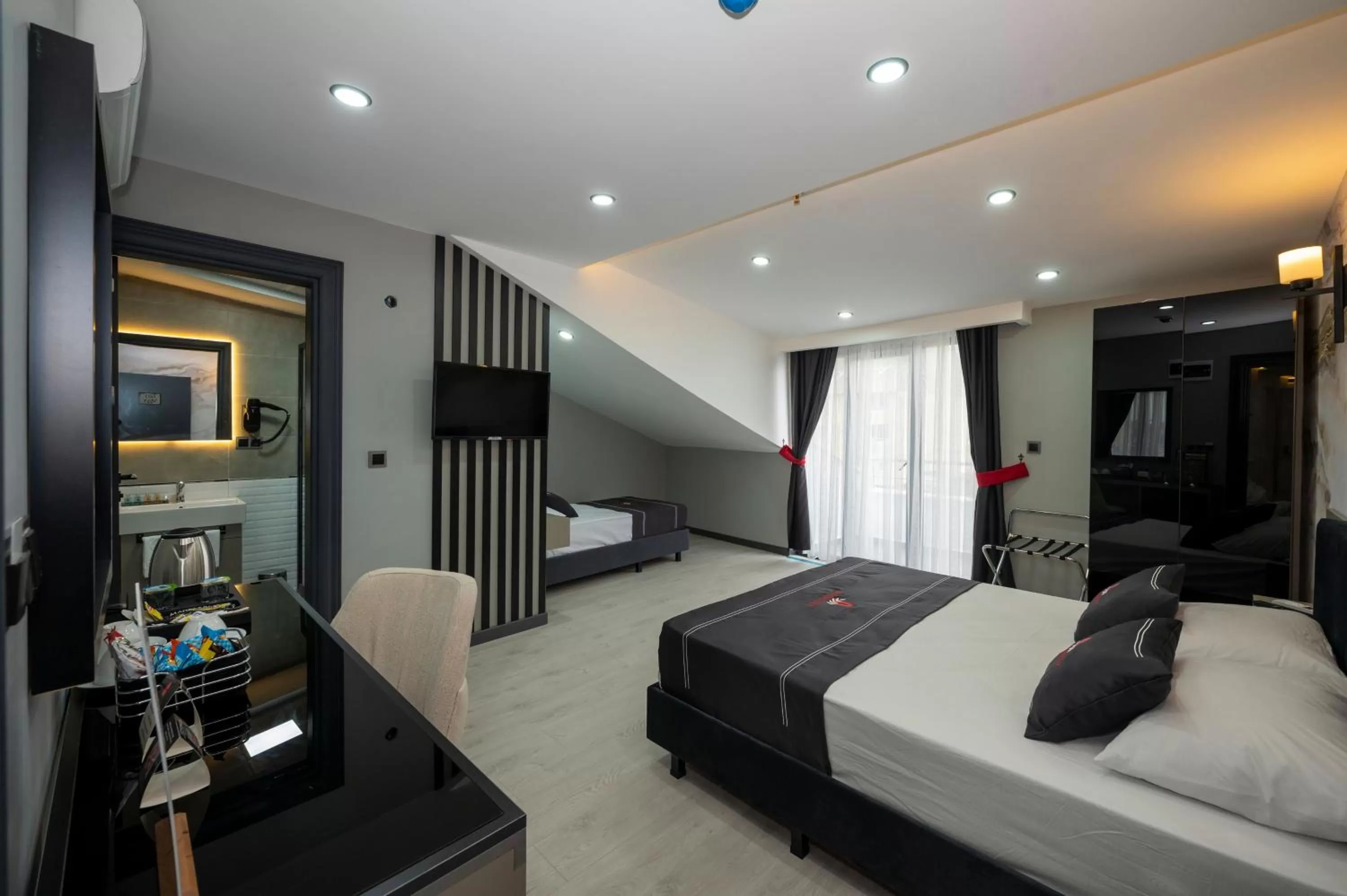 Photo of the whole room, Bed in Intercity Hotel Istanbul Airport