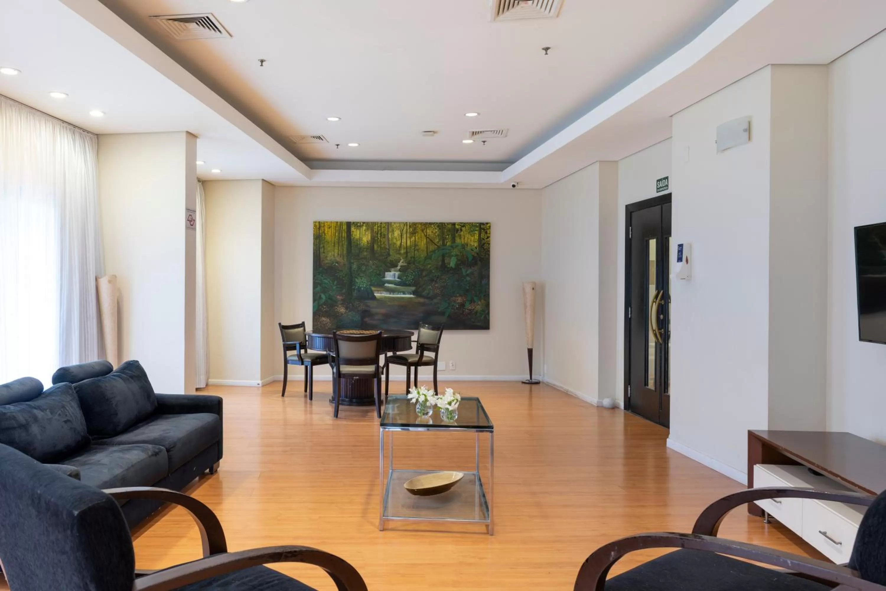 Communal lounge/ TV room in Blue Tree Towers Anália Franco - Tatuapé