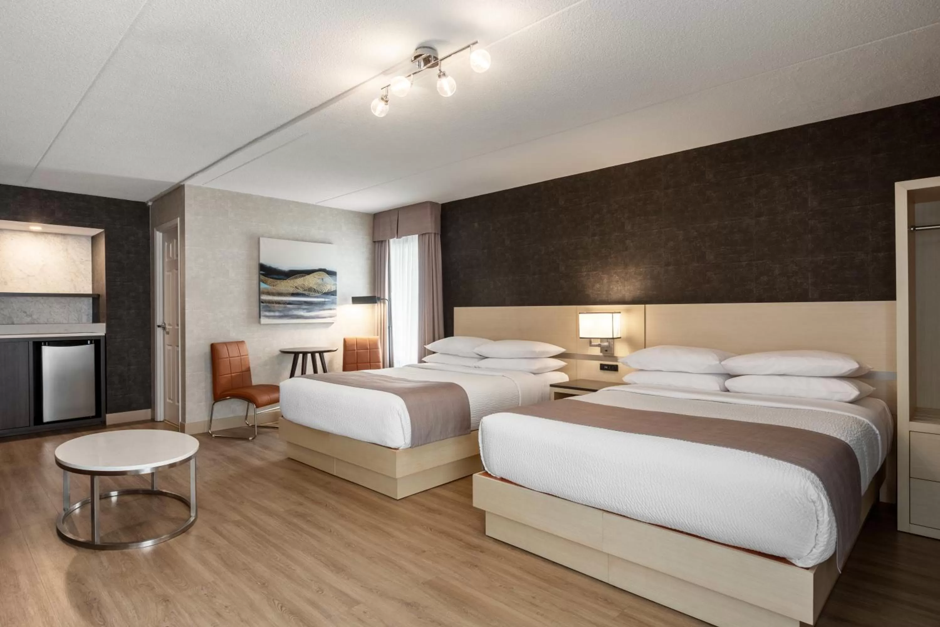 Bedroom, Bed in Days Inn by Wyndham Toronto West Mississauga