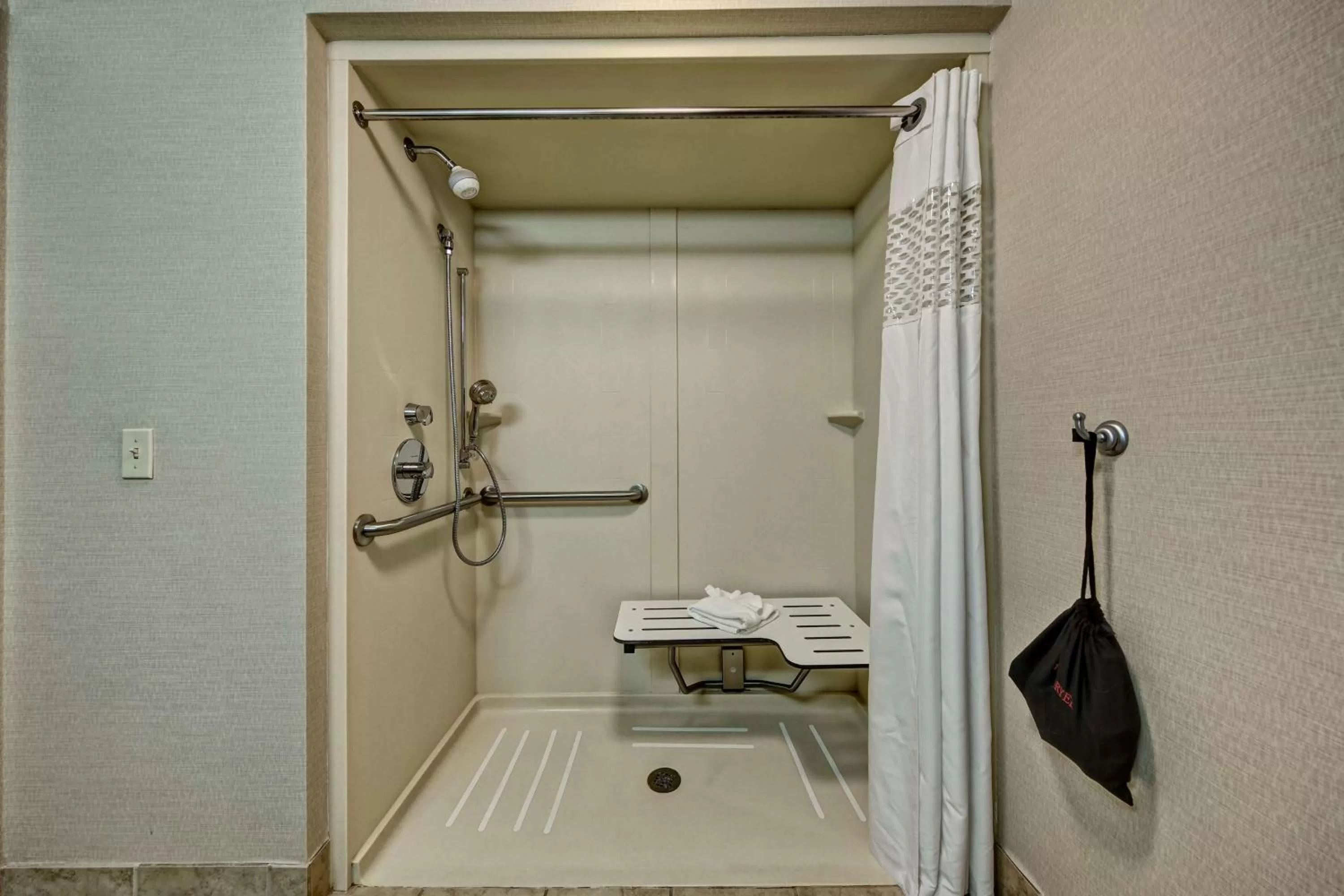 Bathroom in Hampton Inn by Hilton Clarksville