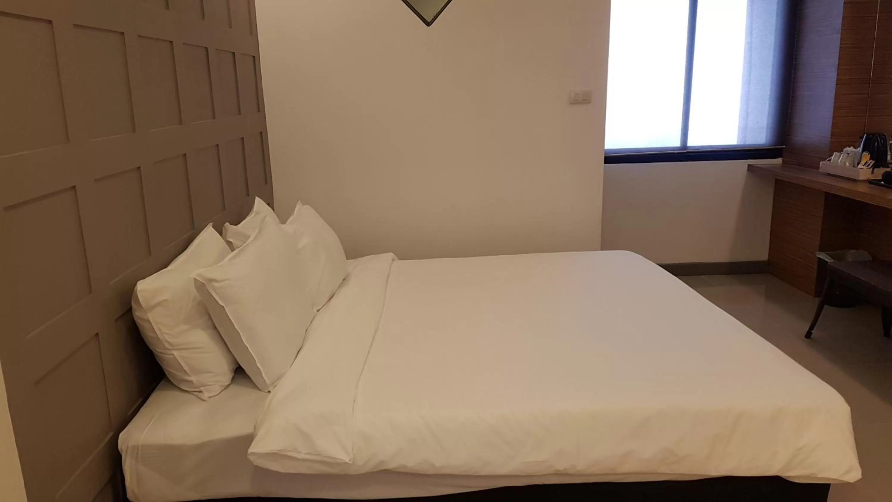 Bed in Loyy Hotel