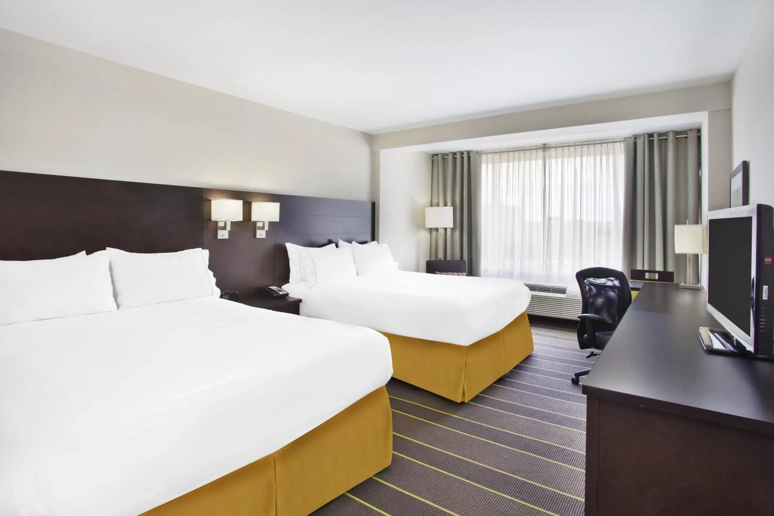 Queen Room with Two Queen Beds in Holiday Inn Express - Sault Ste. Marie, an IHG Hotel Queen Room with Two Queen Beds in Holiday Inn Express - Sault Ste. Marie, an IHG Hotel