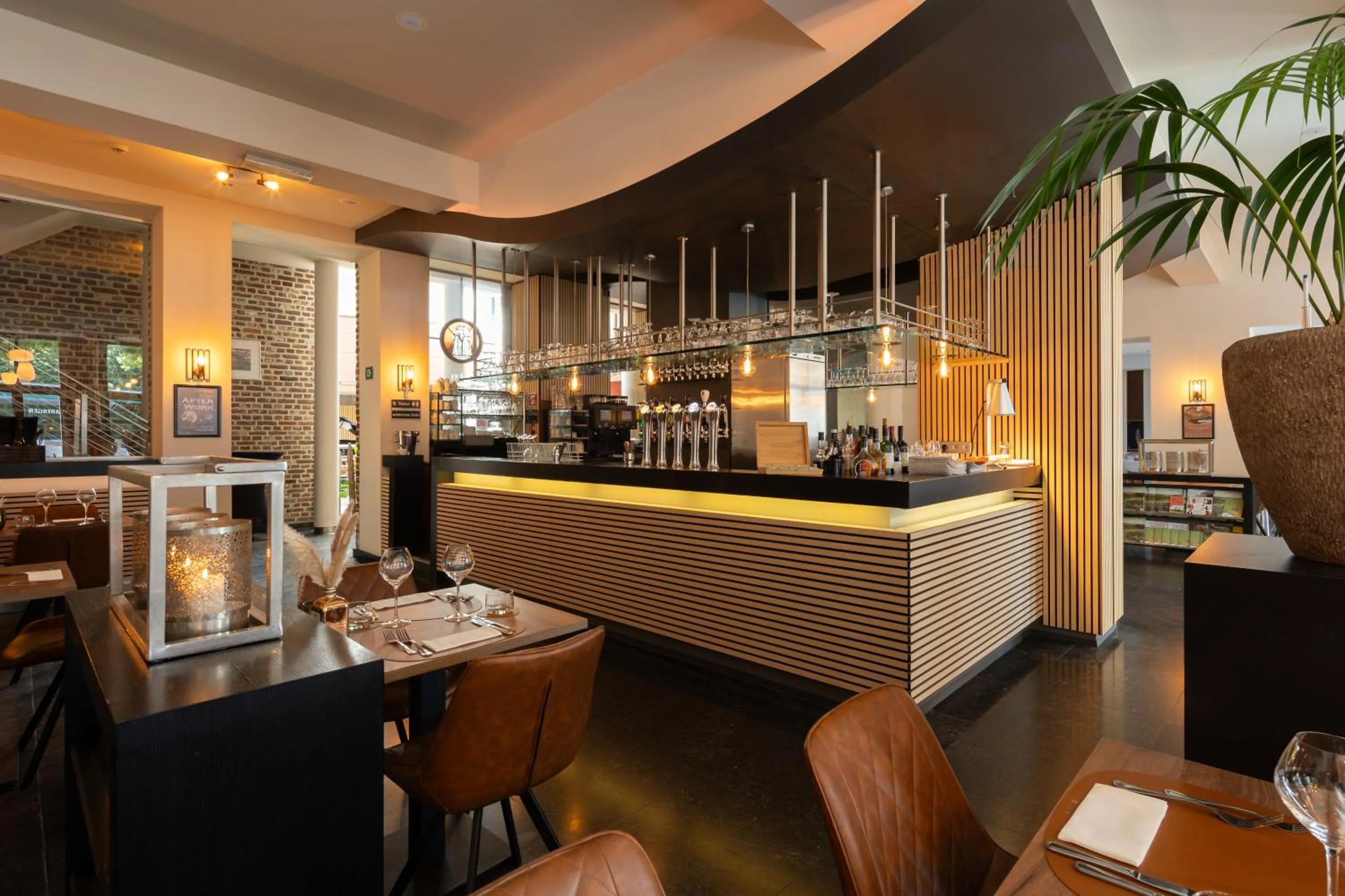 Restaurant/places to eat in Hotel Van Eyck