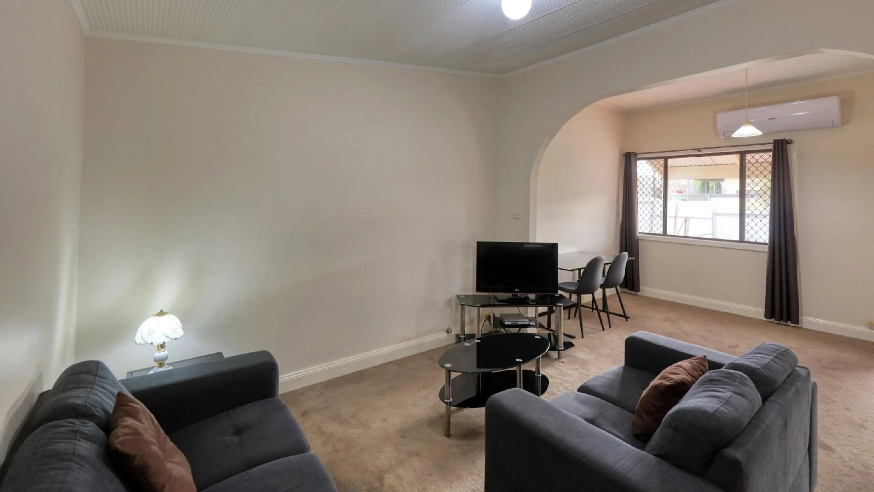 TV and multimedia in Charles Rasp Motor Inn & Cottages