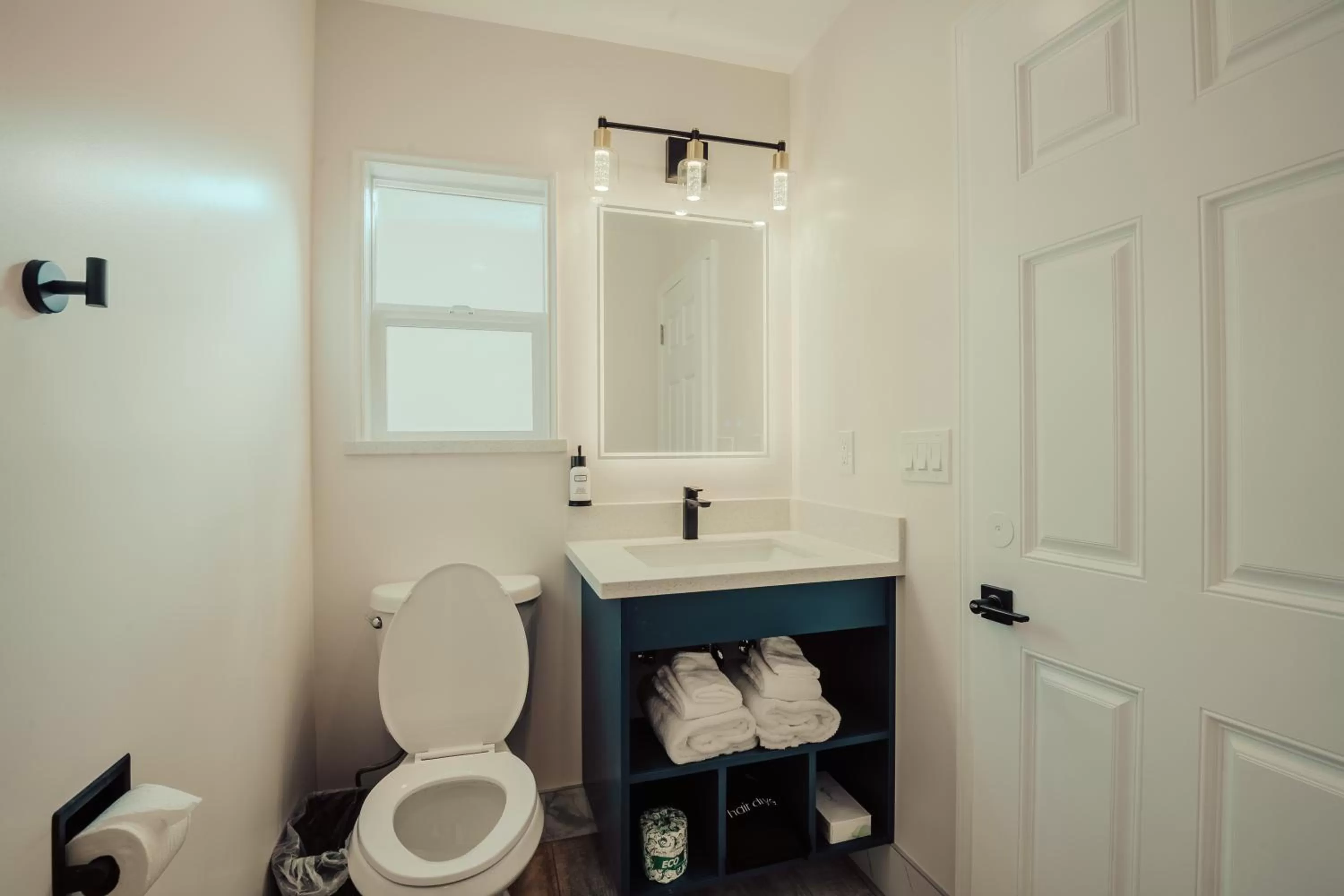 Toilet in Blufftop Inn & Suites - Wharf/Restaurant District