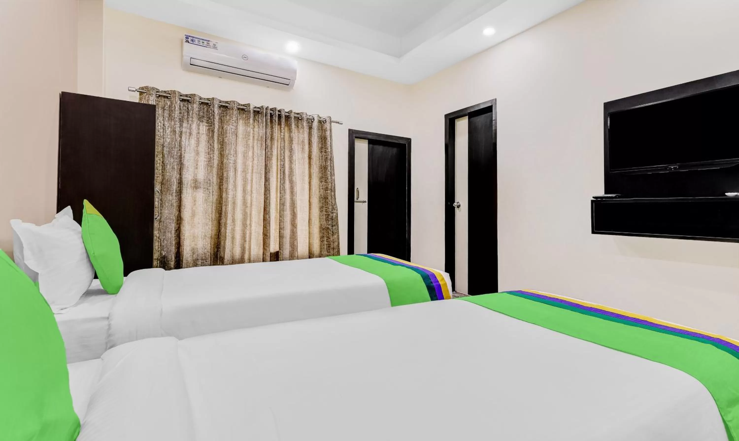 Bedroom, Bed in Treebo Hotel Mobi VIP Airport