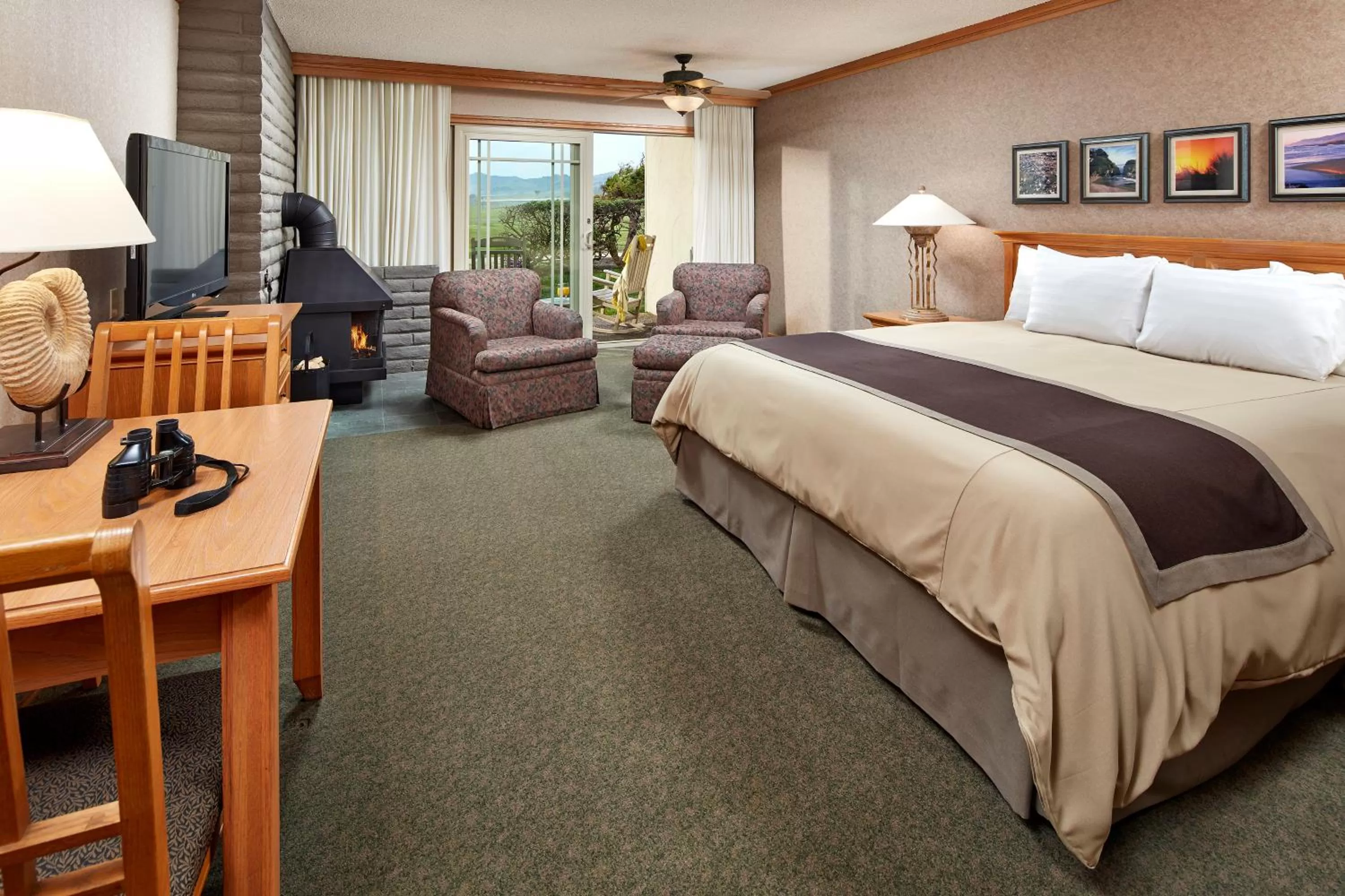 Bedroom, Bed in Cavalier Oceanfront Resort