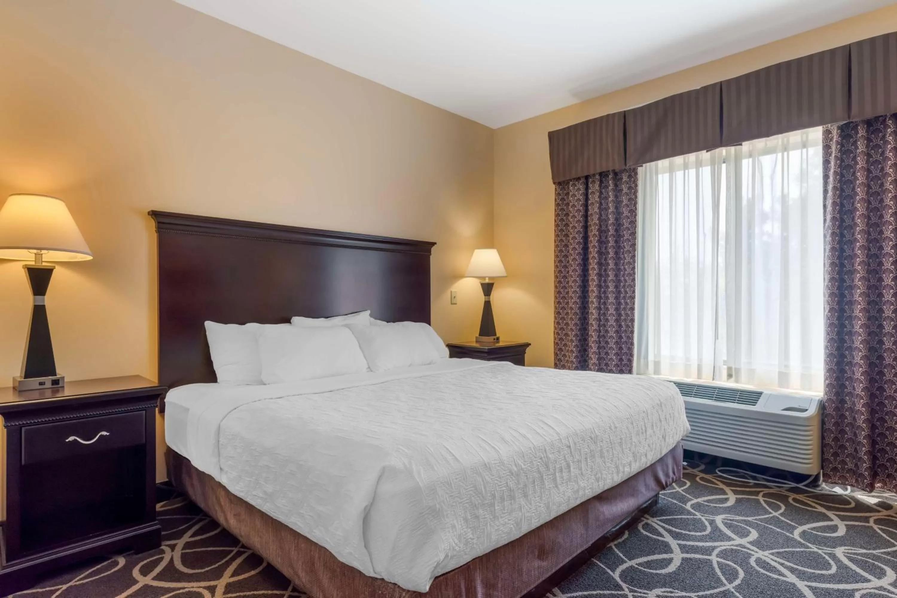King Room with Mobility Accessible Roll-In Shower in Best Western Plus Eau Claire Conference Center