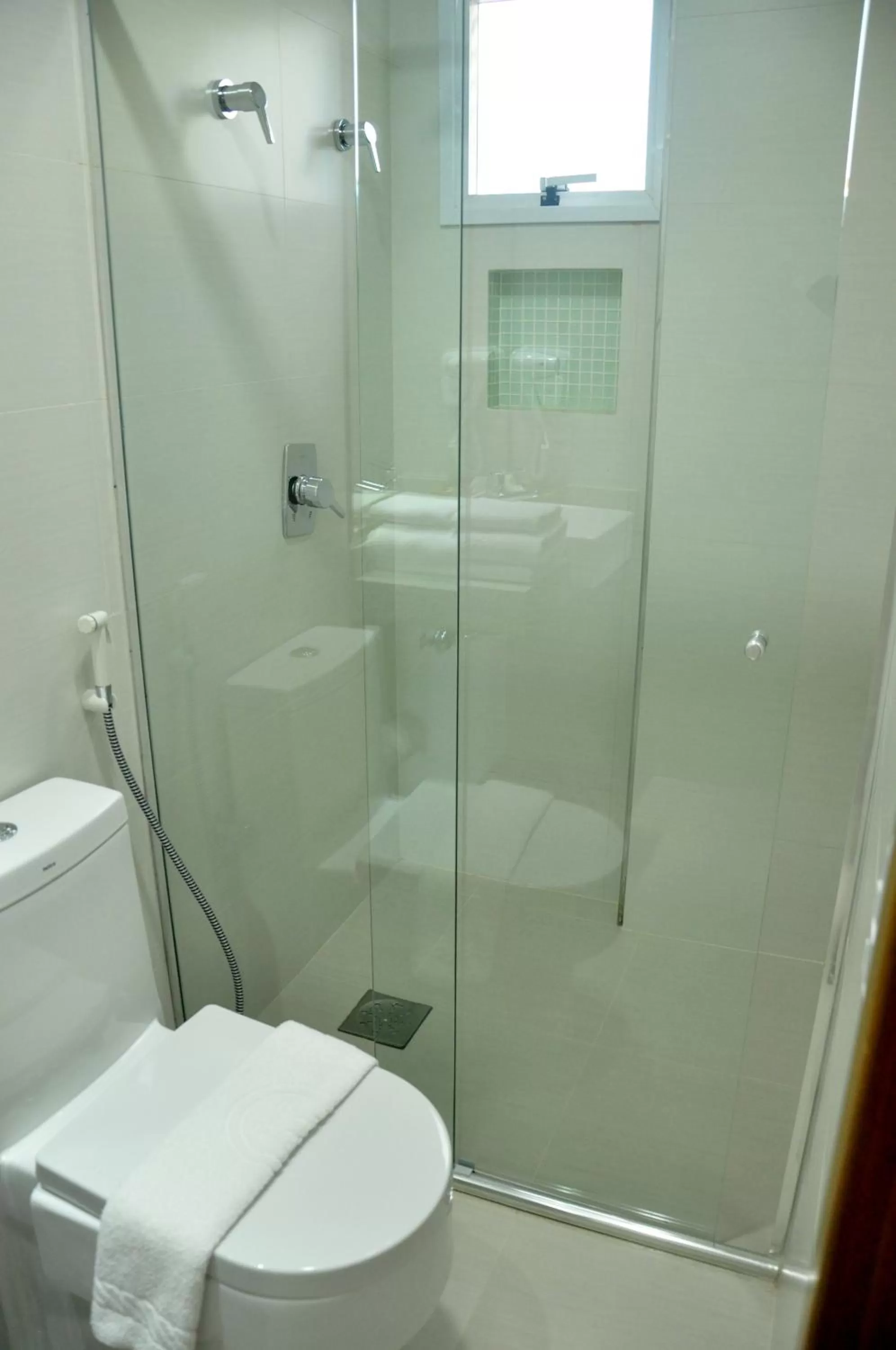 Shower, Bathroom in Hotel Mohave