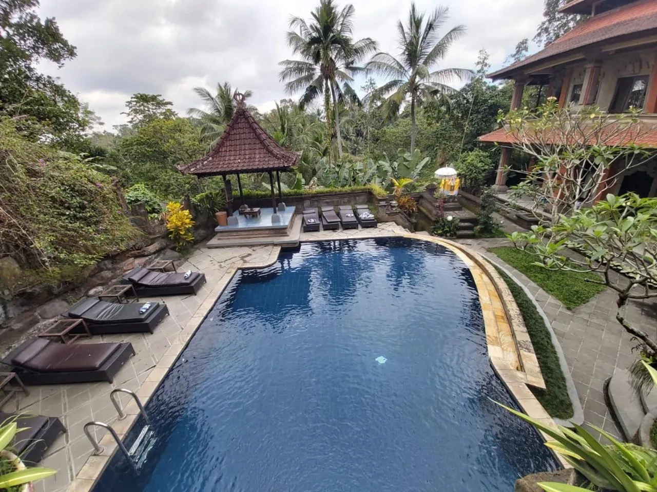 Swimming pool in Nick's Hidden Cottages by Mahaputra