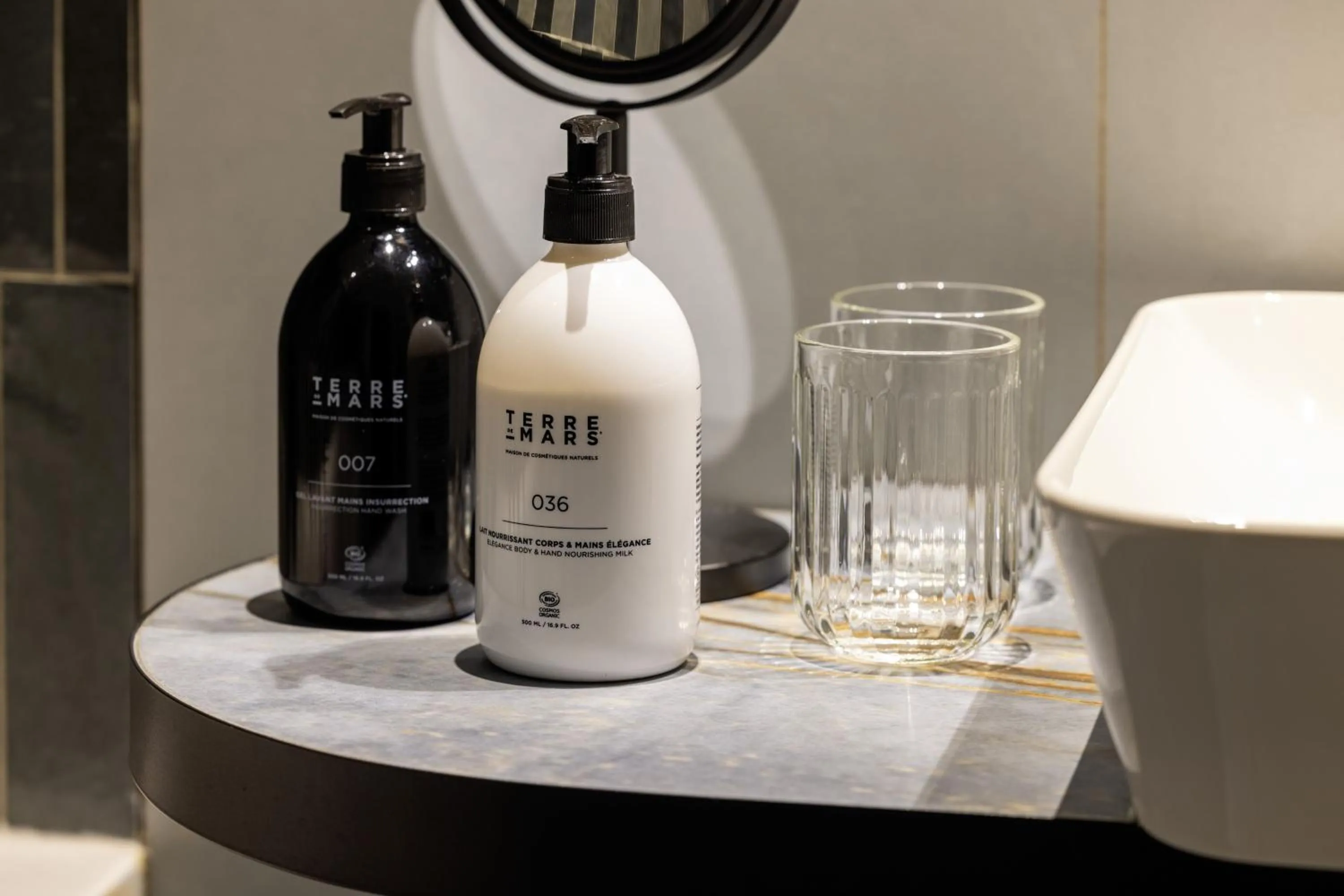 Food and drinks in Hotel L de Lutece - Notre-Dame