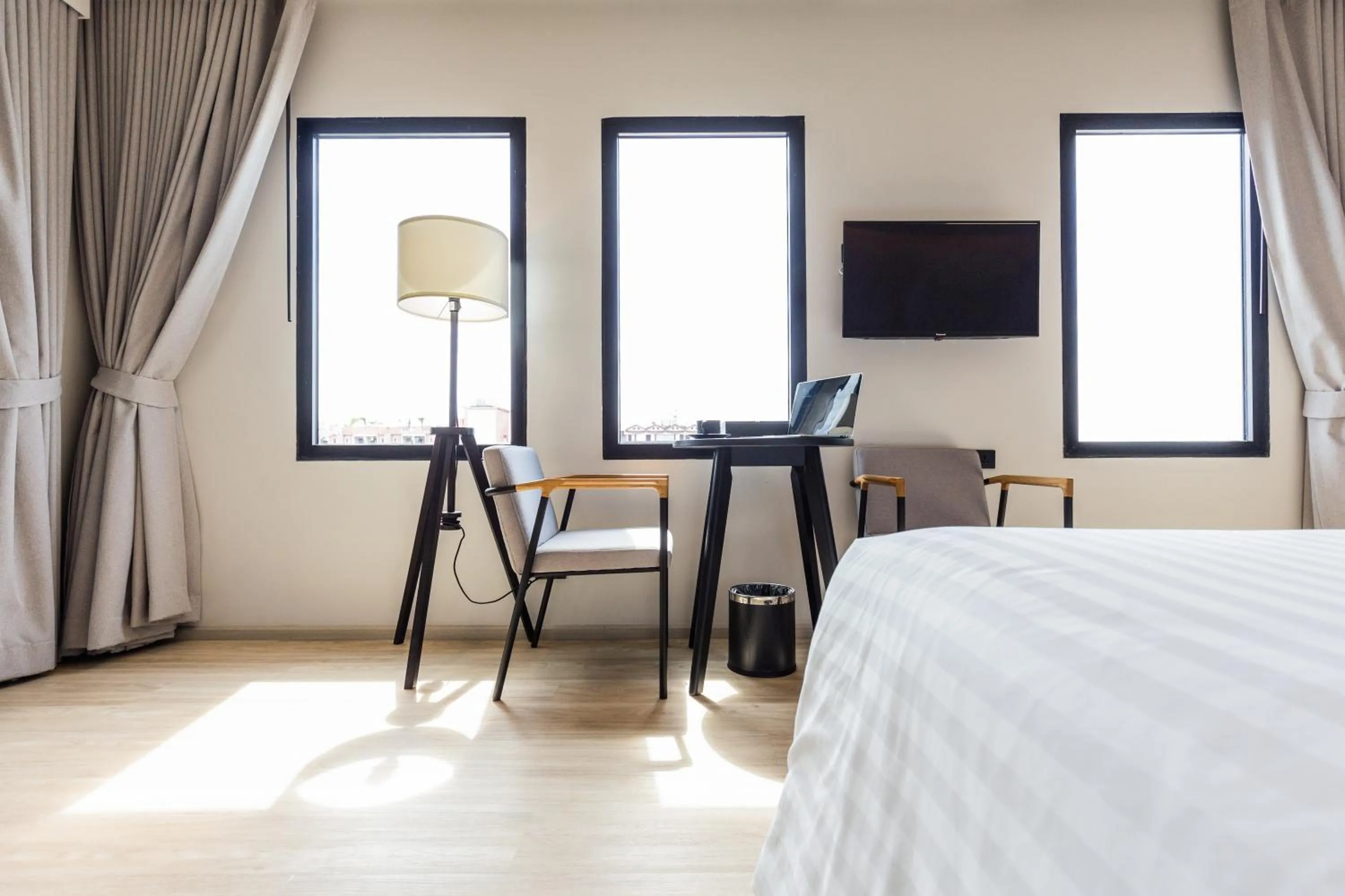 hair dresser, Bed in Mii Hotel Srinakarin