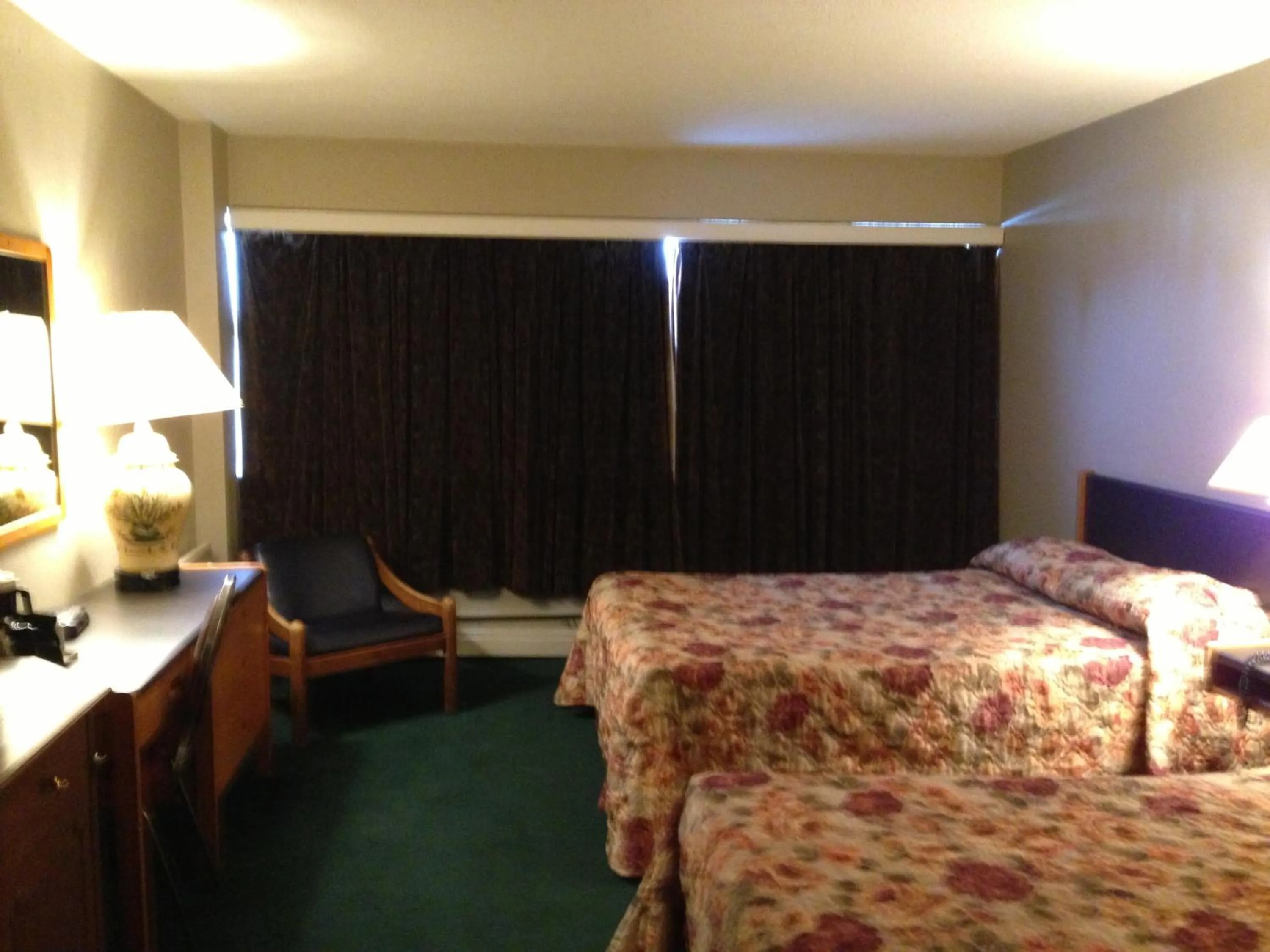 Bedroom, Bed in Moby Dick Inn