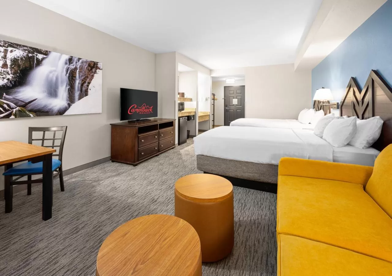 Bedroom, Bed in Camelback Resort