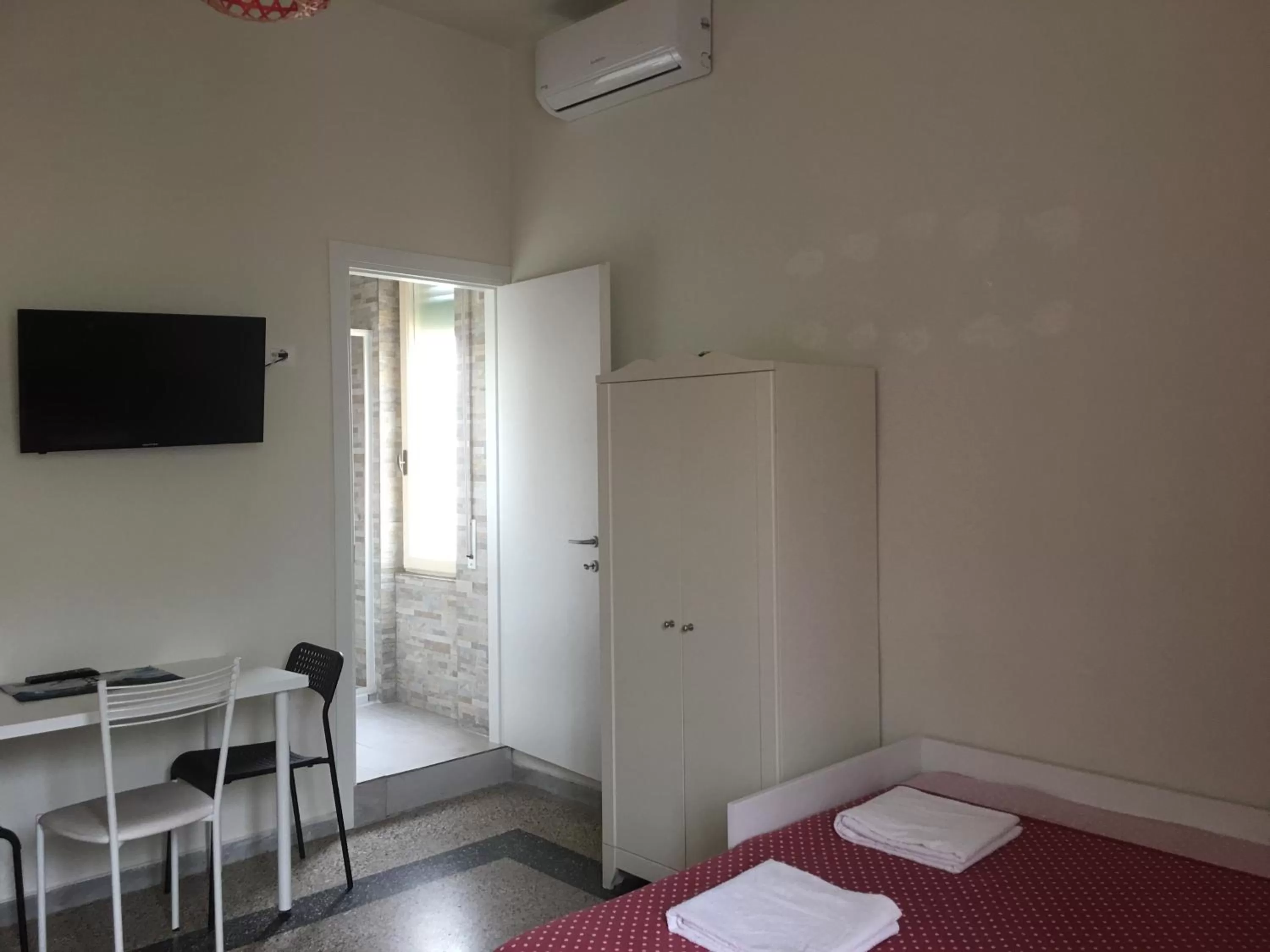 Bathroom, Bed in Aliante B&B