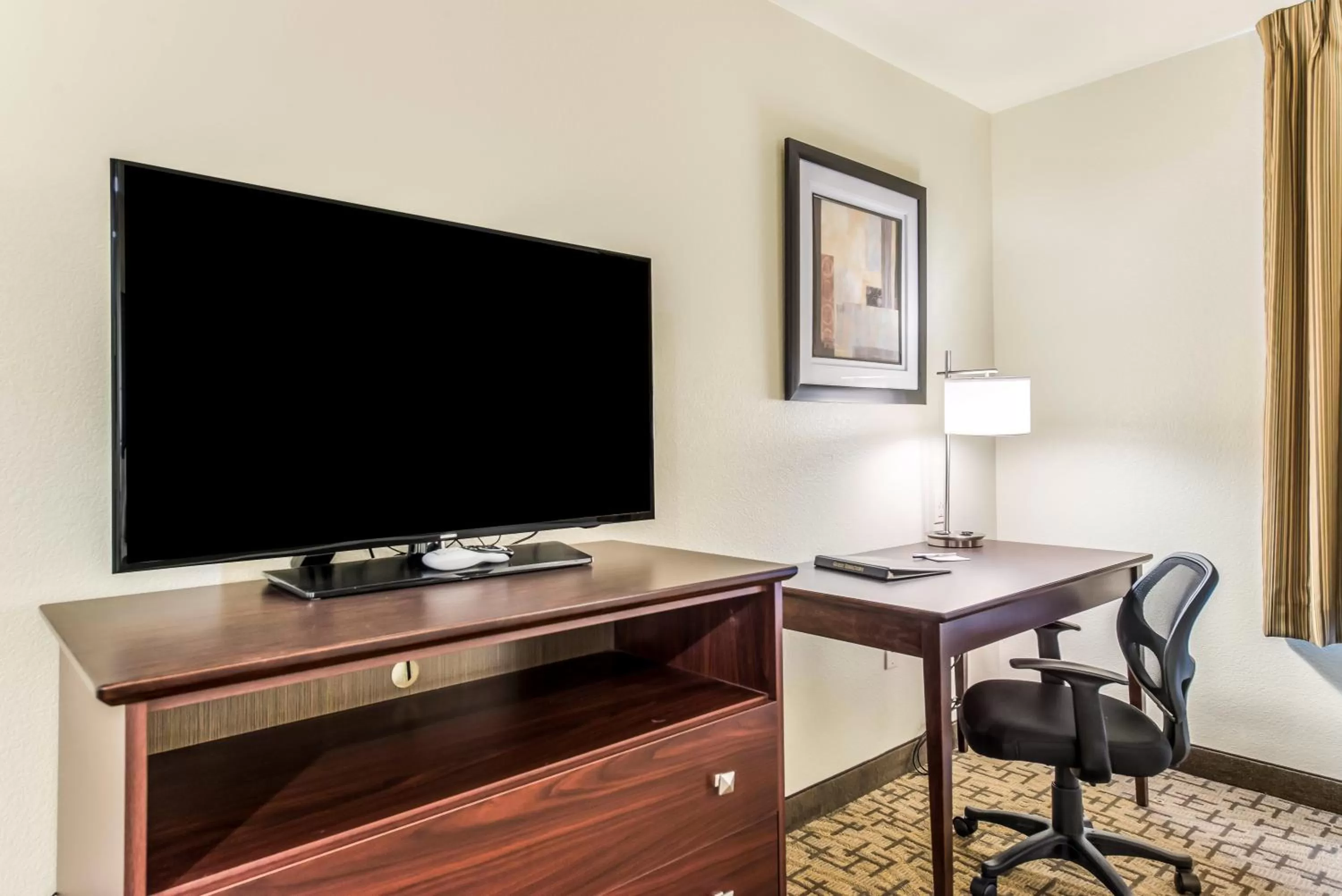 Bedroom in Cobblestone Hotel & Suites - Hutchinson