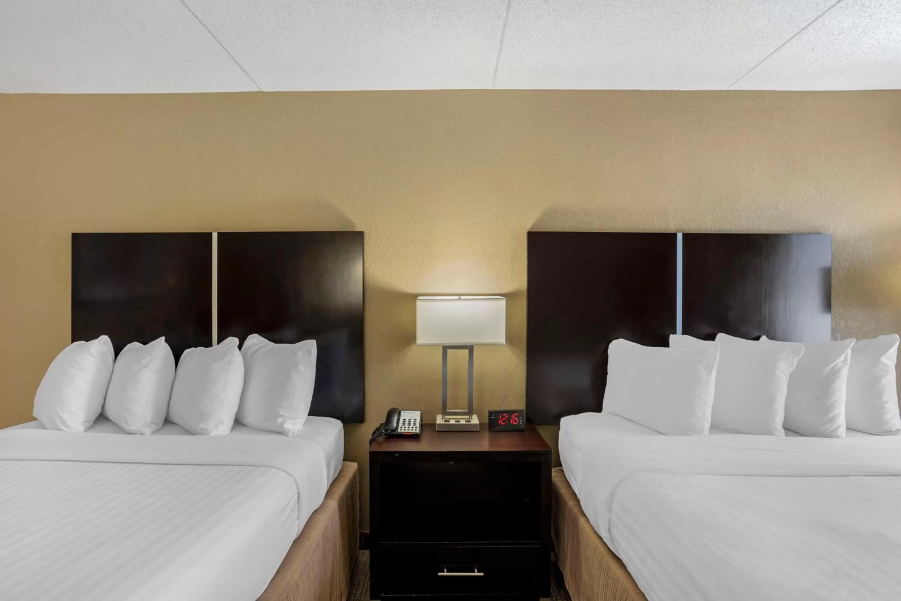 Bedroom, Bed in Best Western Harrisburg North Hotel