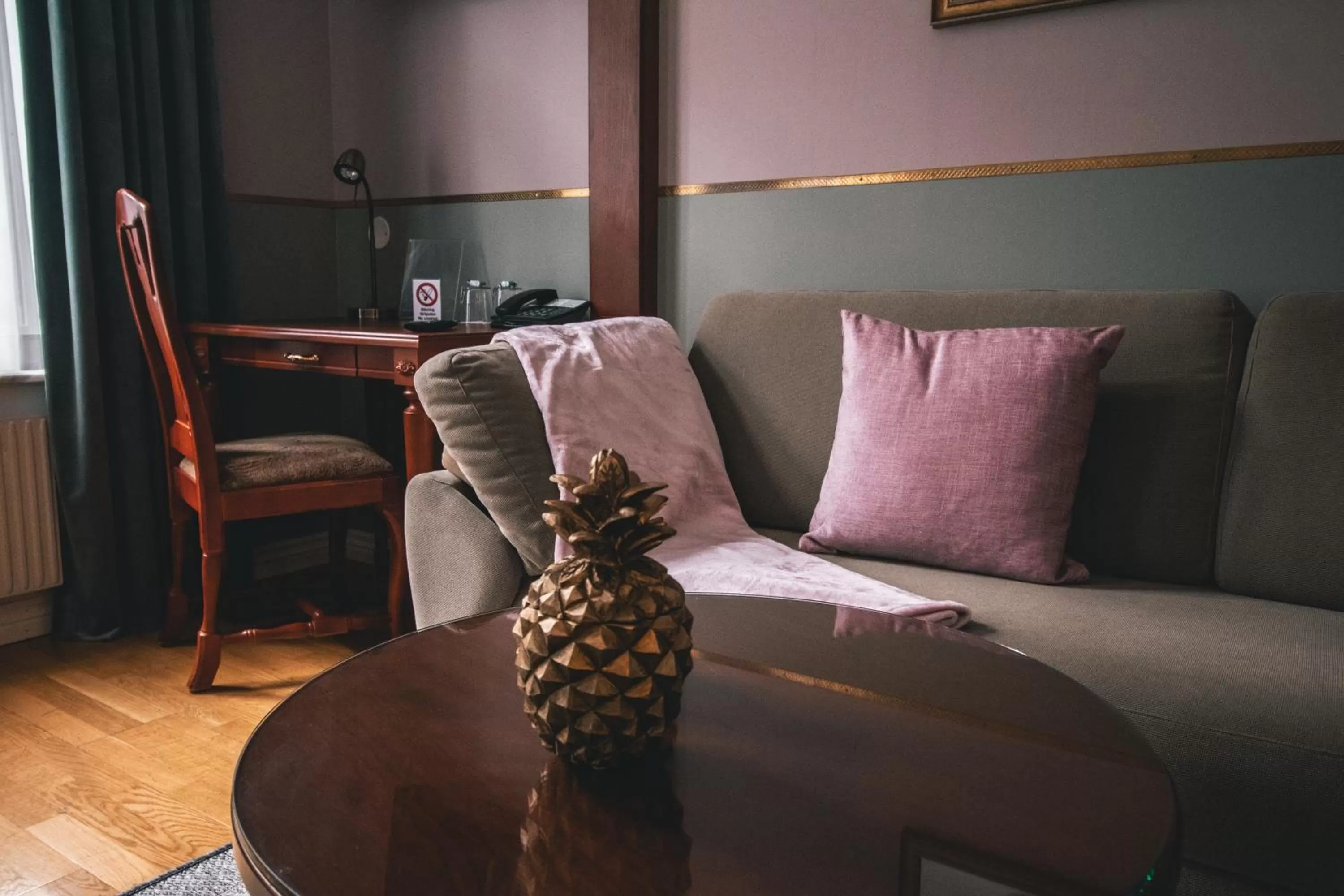 Seating area in Mojo Hotell