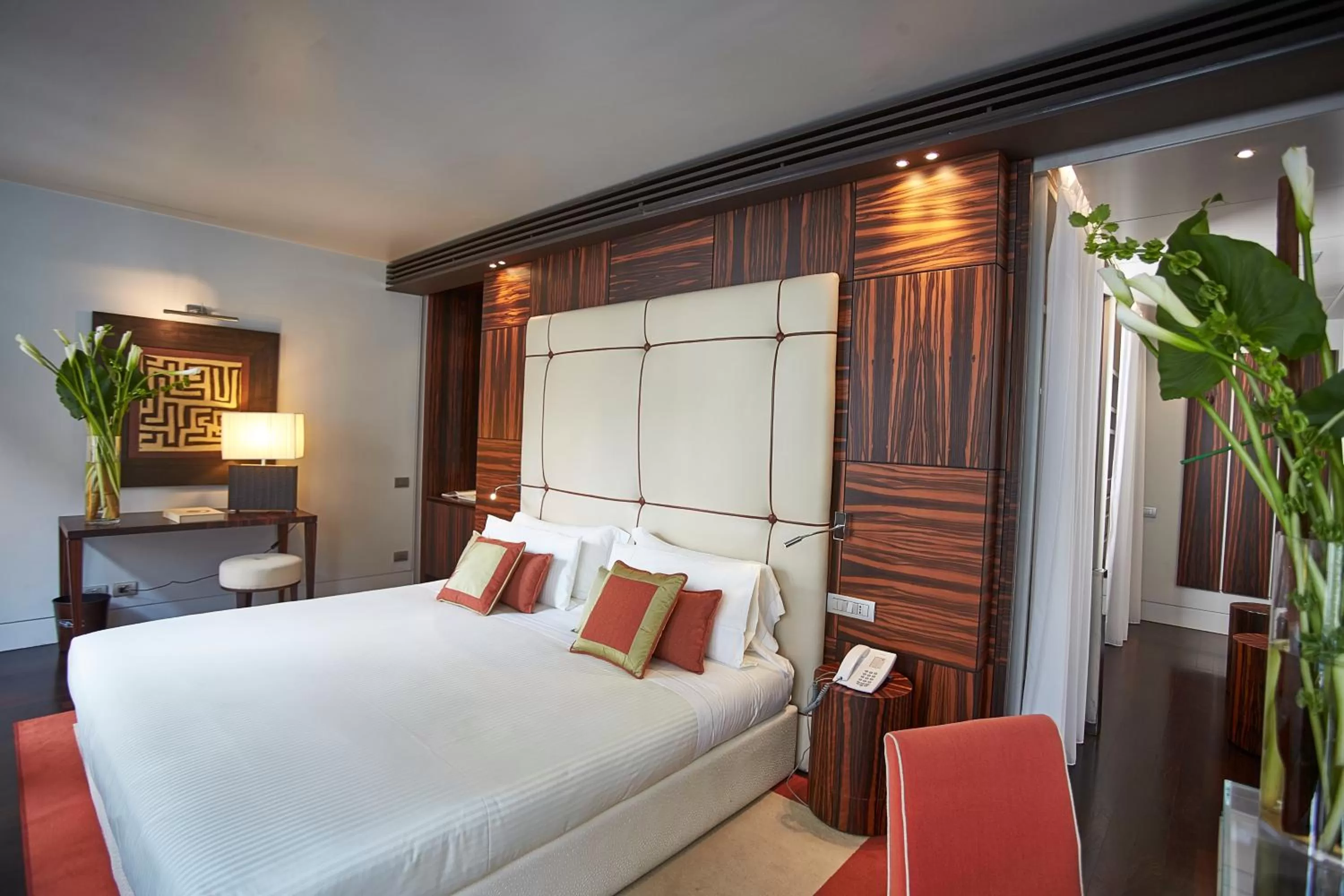 Photo of the whole room, Bed in Sina The Gray