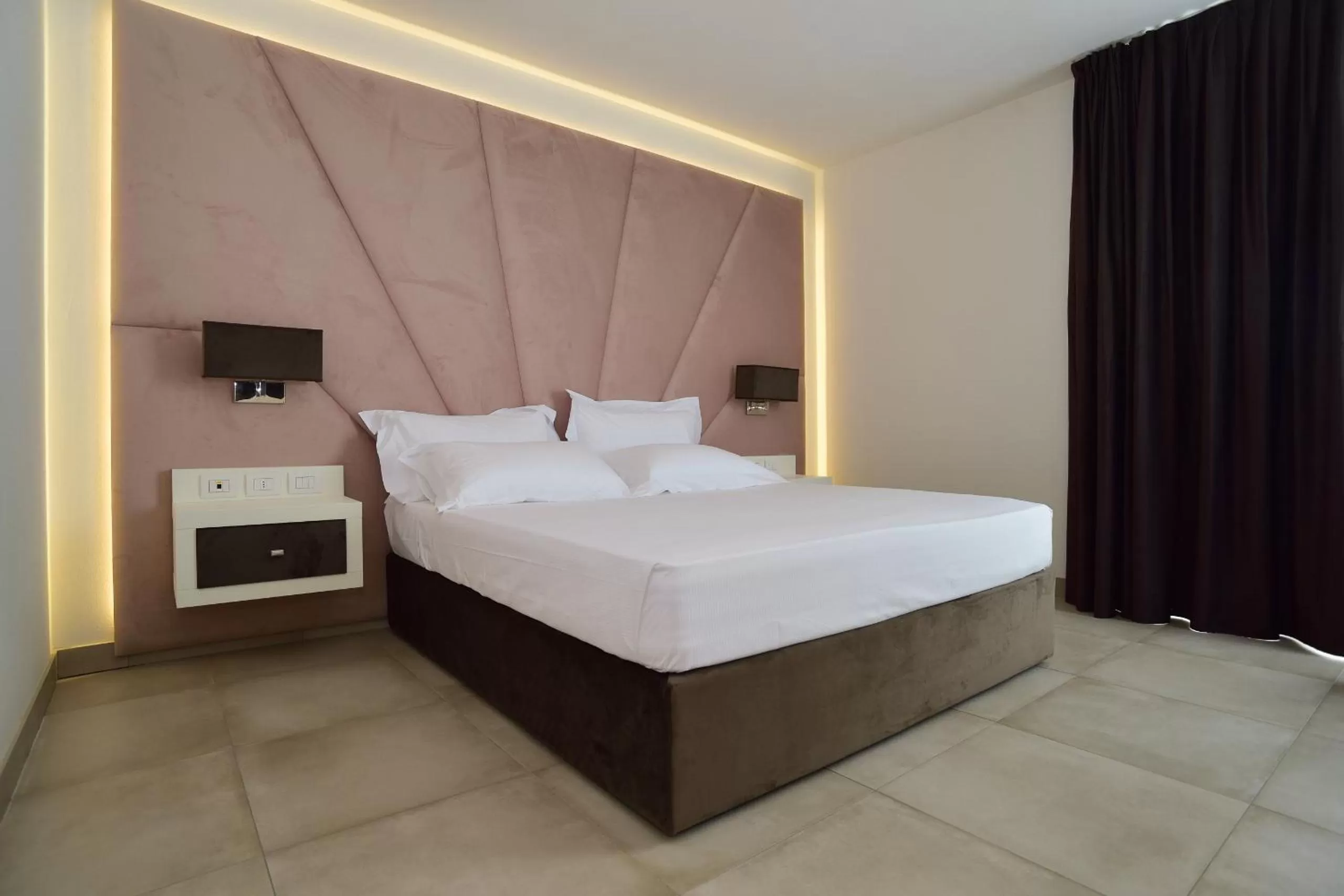 Bedroom, Bed in M2 Hotel