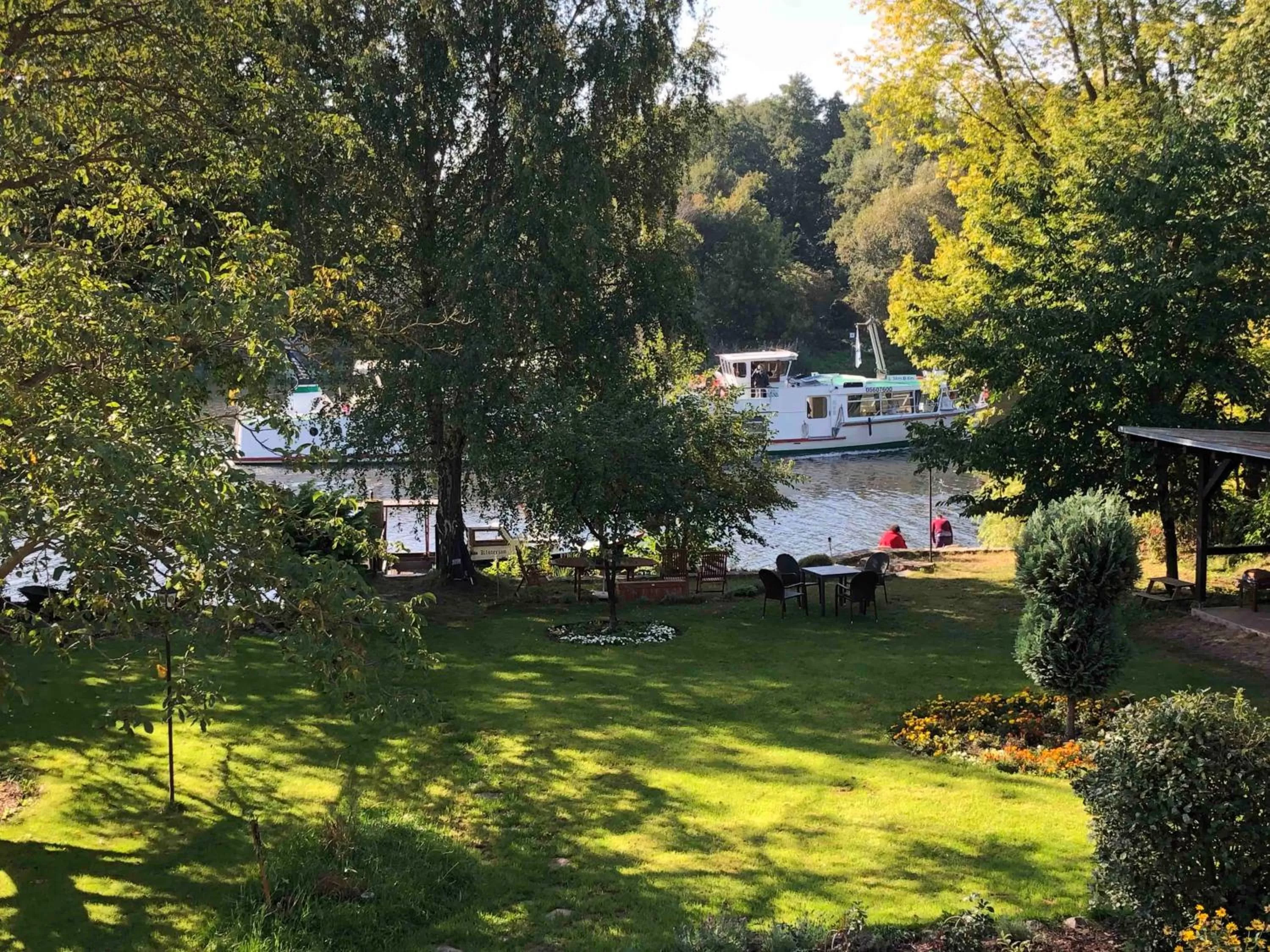 Garden in Riverside Inn