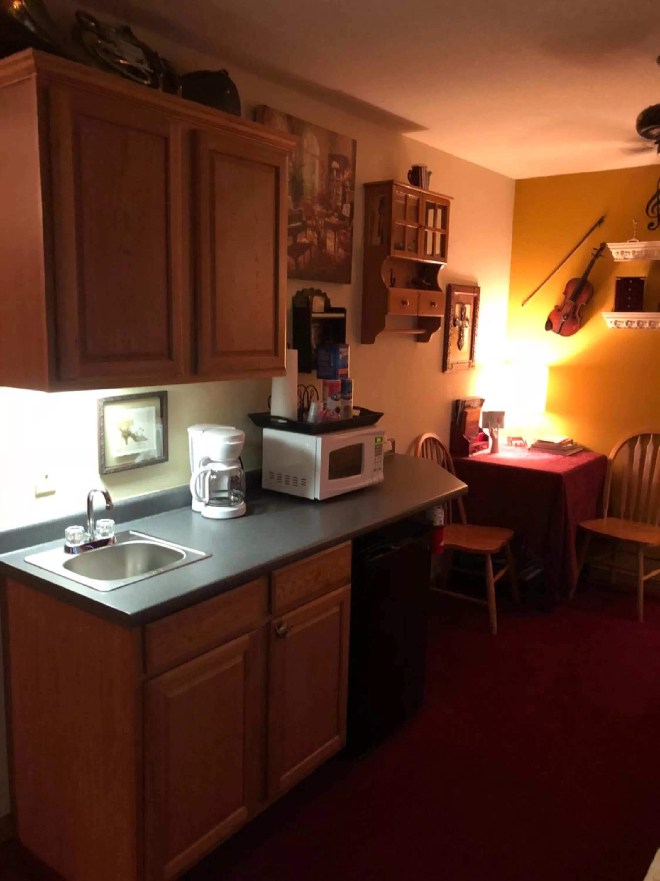 minibar in All Seasons Inn