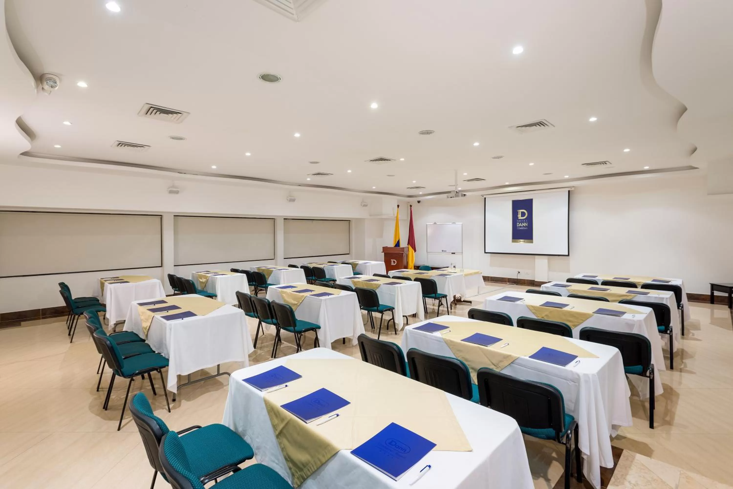 Business facilities in Hotel Dann Combeima