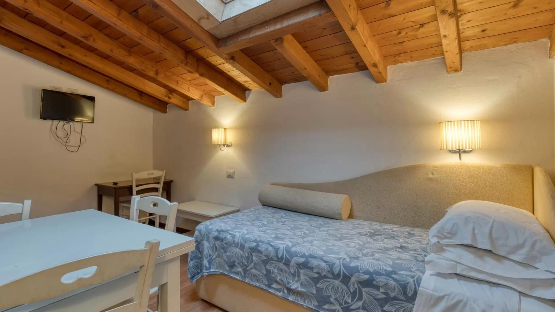 Property building, Bed in Cascina Volta