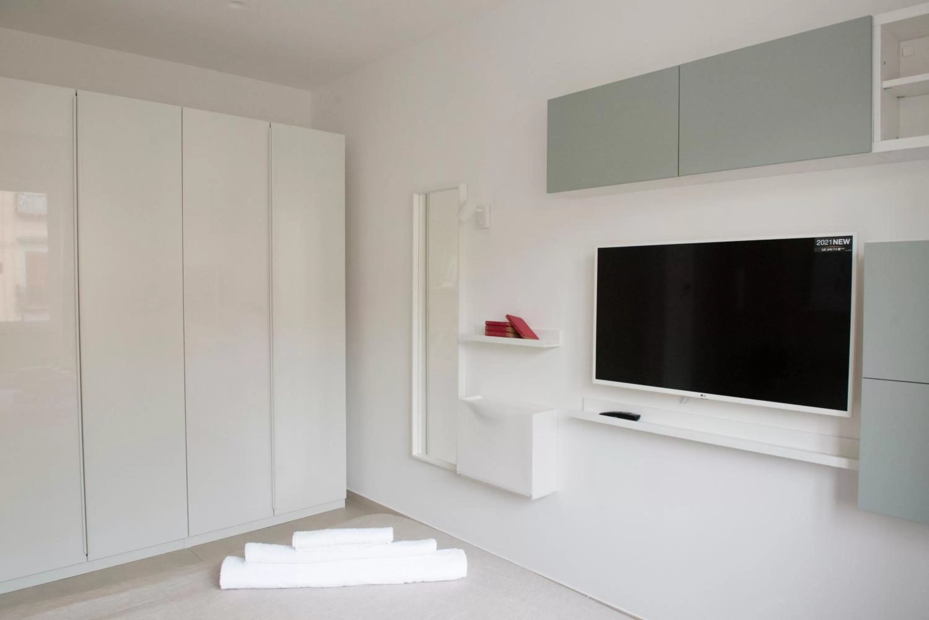 wardrobe, TV/Entertainment Center in Leflole Residence B&B