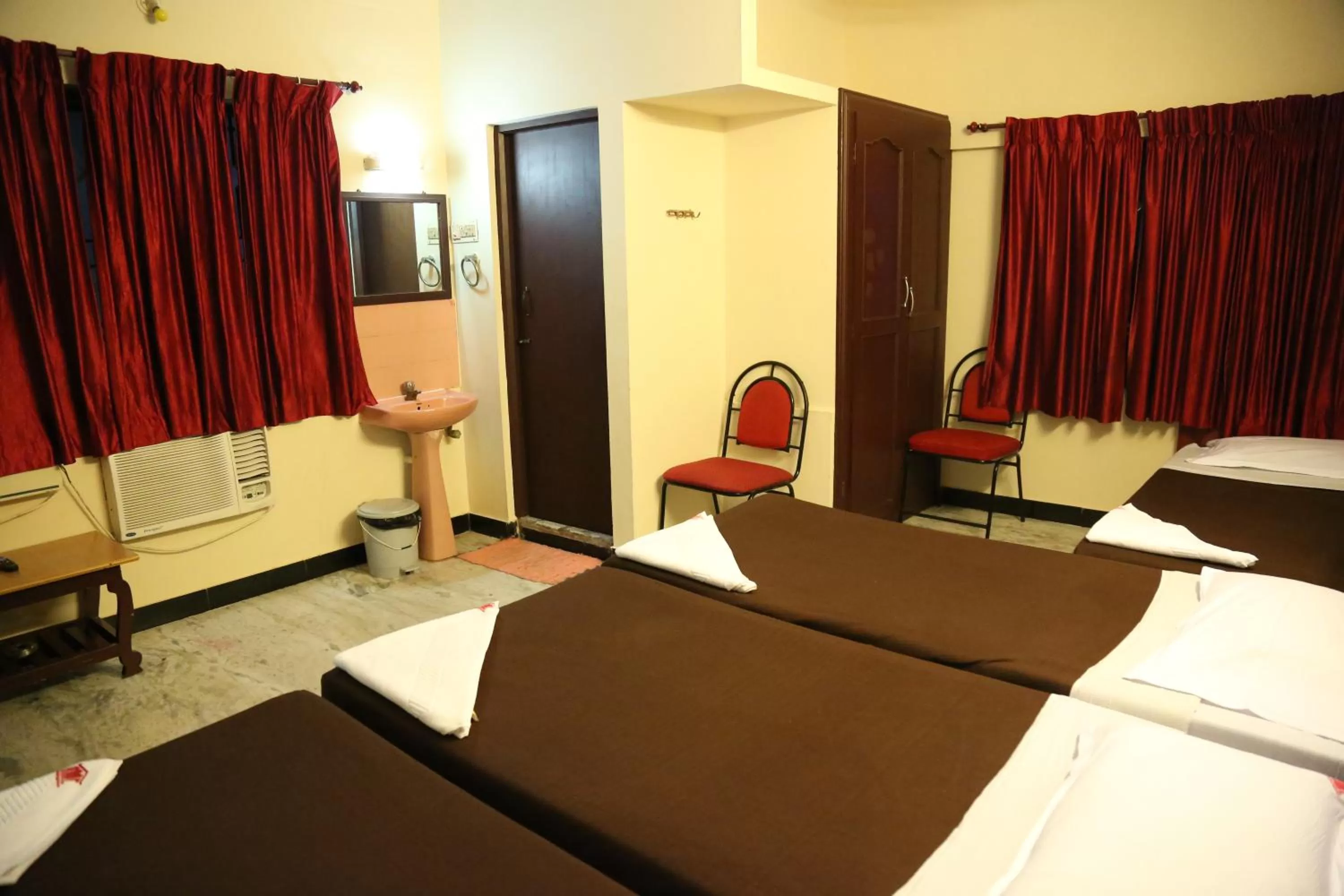 Bed in Rmc travellers inn