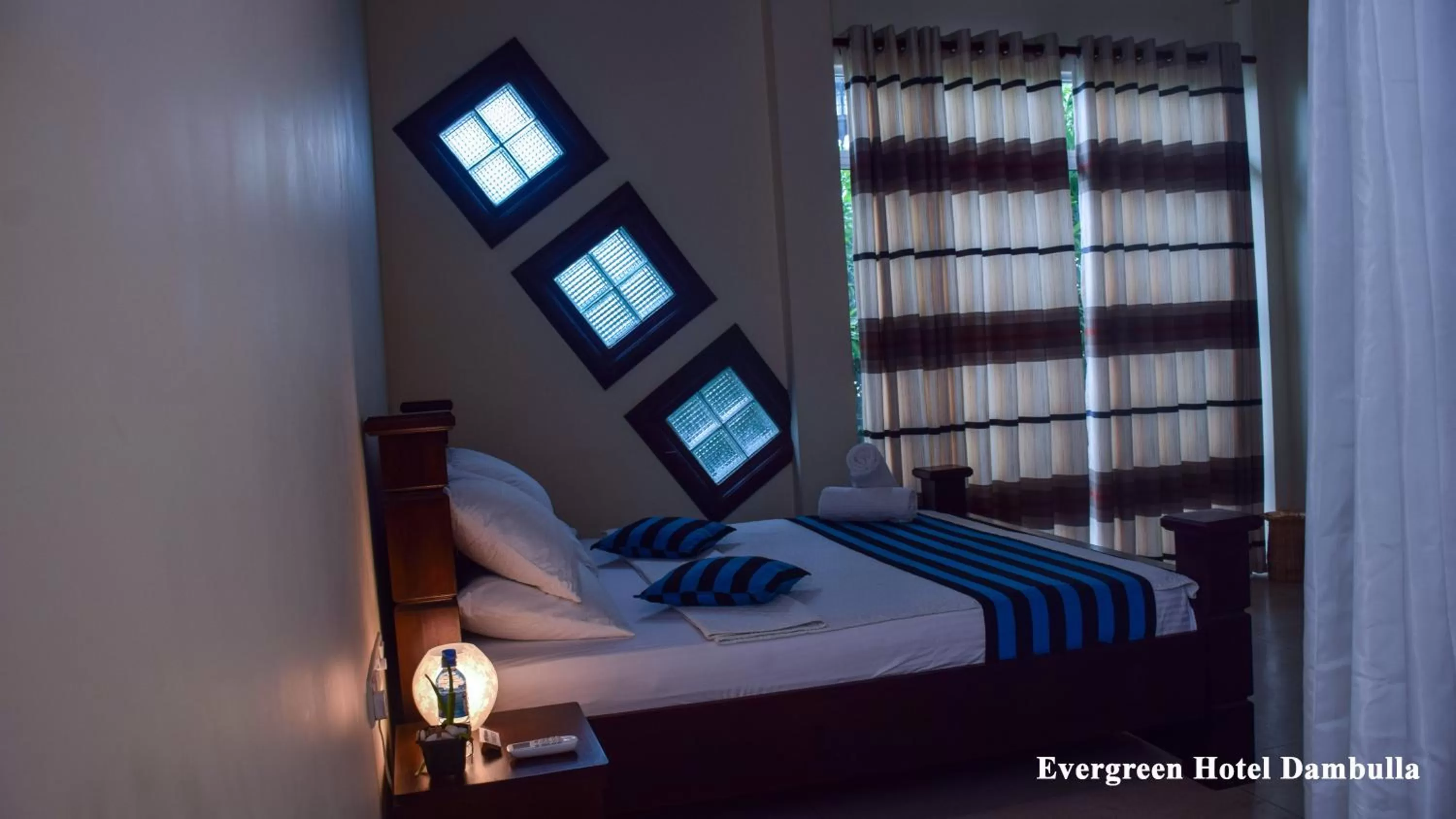 Bed in Evergreen Hotel Dambulla
