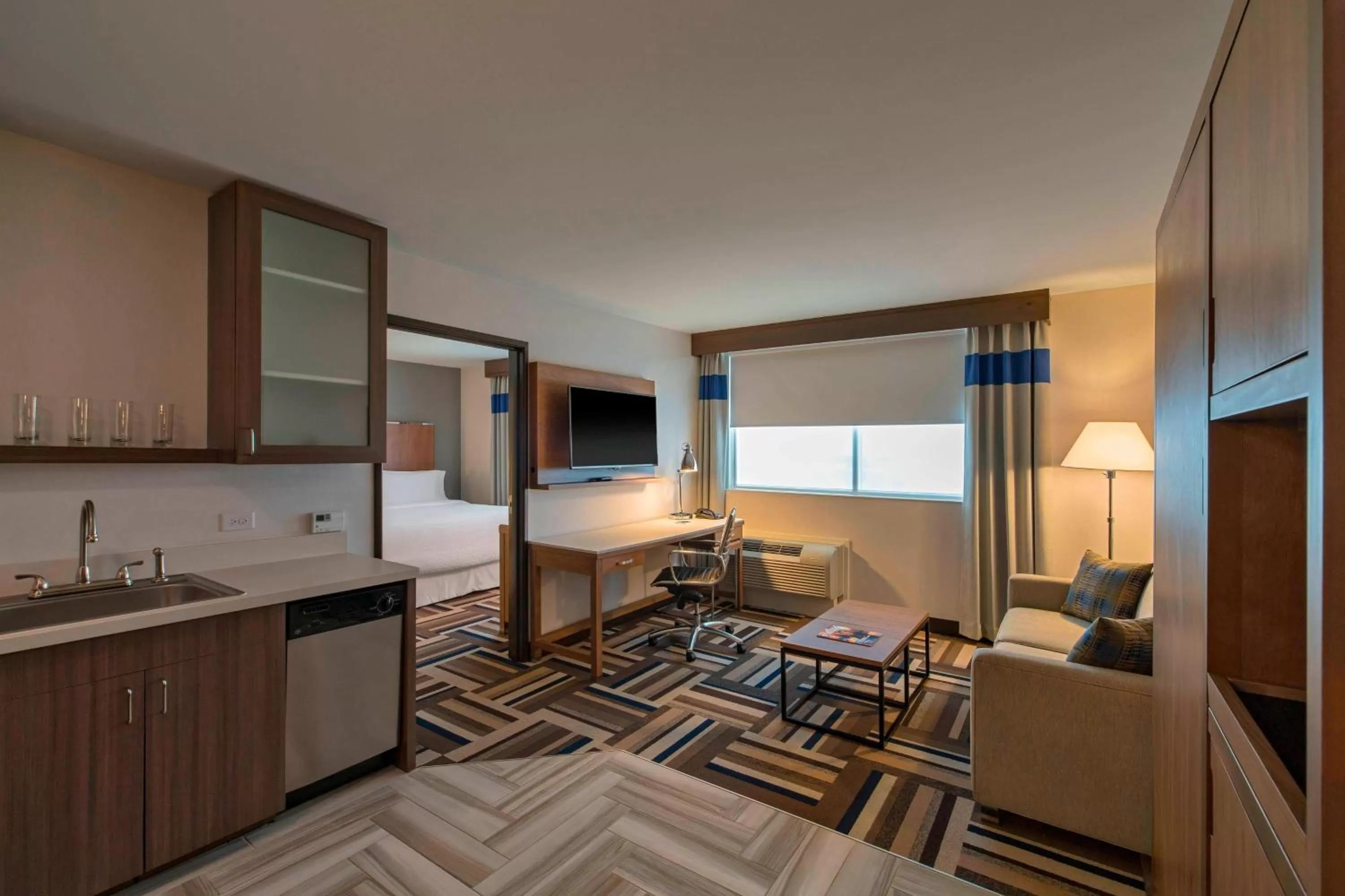 Bedroom, Bed in Four Points by Sheraton Midland