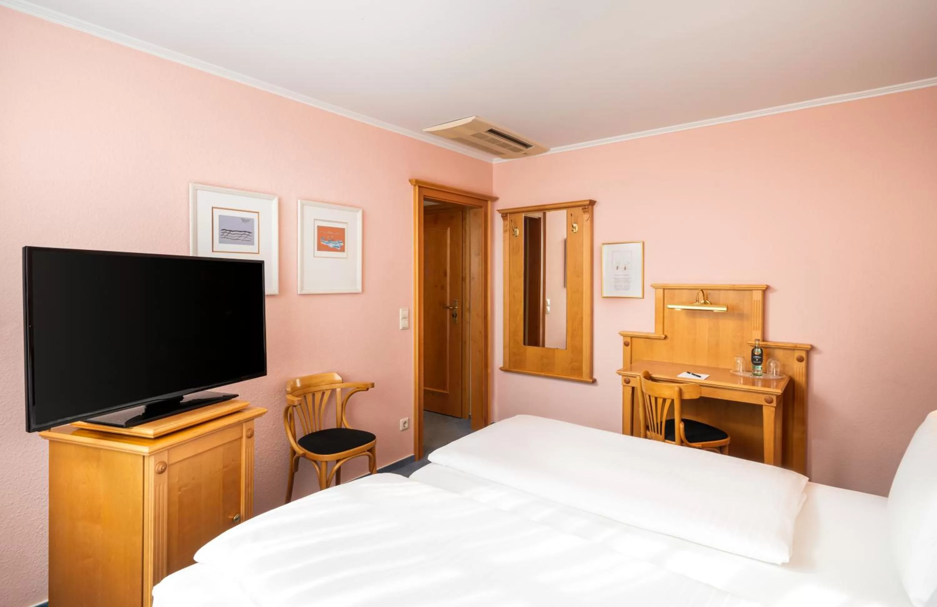 TV and multimedia, Bed in Arthotel ANA Fleur